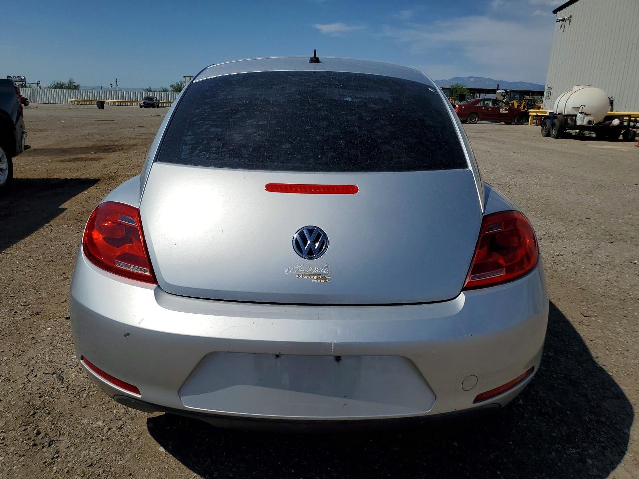 2013 Volkswagen Beetle Серебряный vin: 3VWJP7AT5DM607089