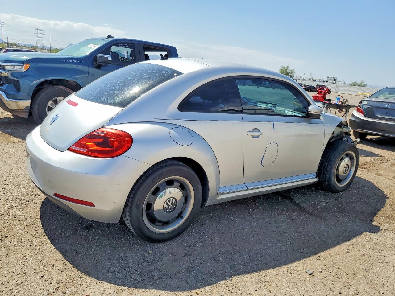 2013 Volkswagen Beetle Серебряный vin: 3VWJP7AT5DM607089