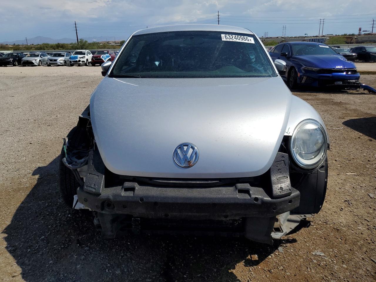 2013 Volkswagen Beetle Серебряный vin: 3VWJP7AT5DM607089