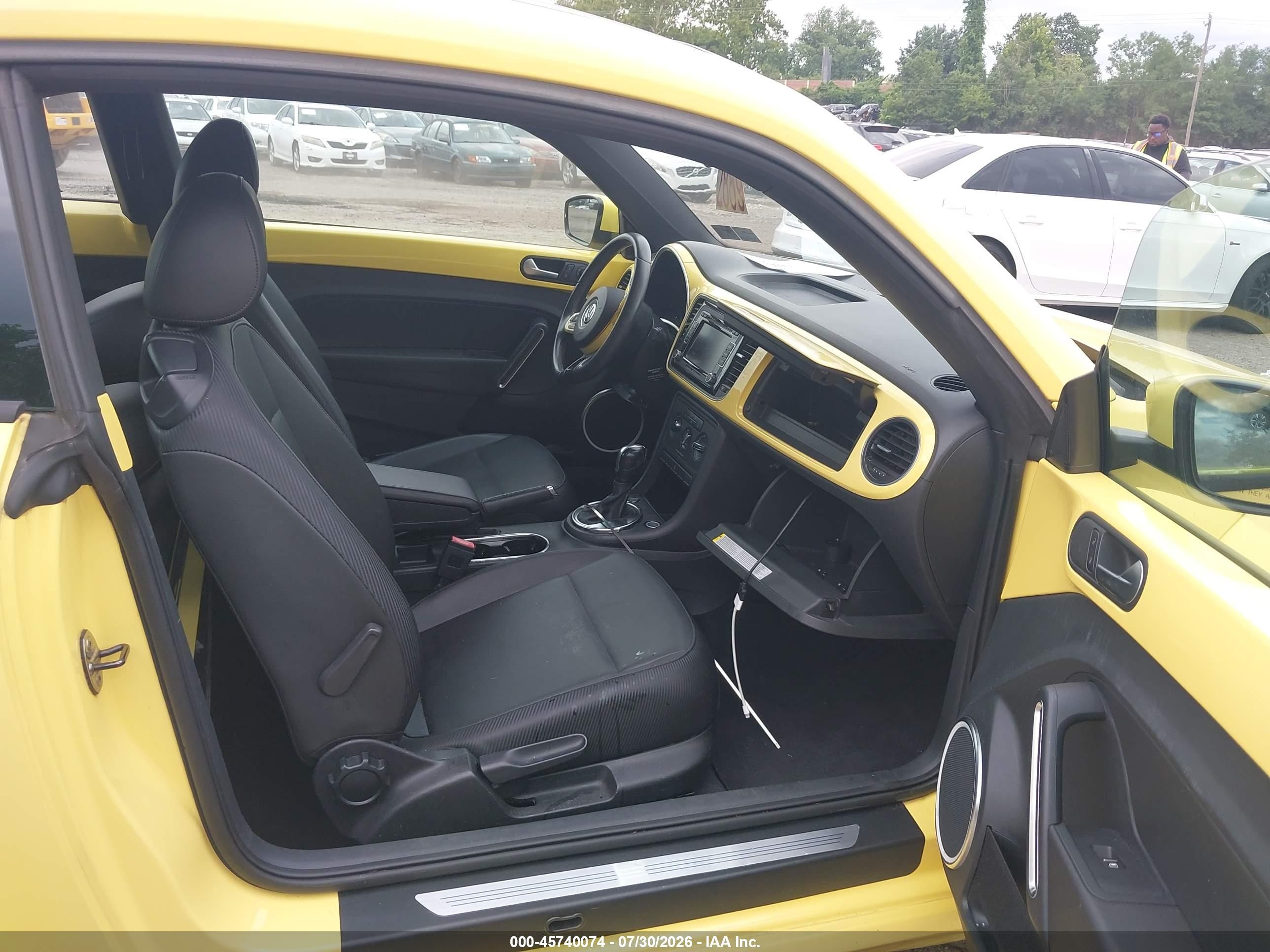 2013 Volkswagen Beetle 2.5l Yellow vin: 3VWJP7AT5DM647740