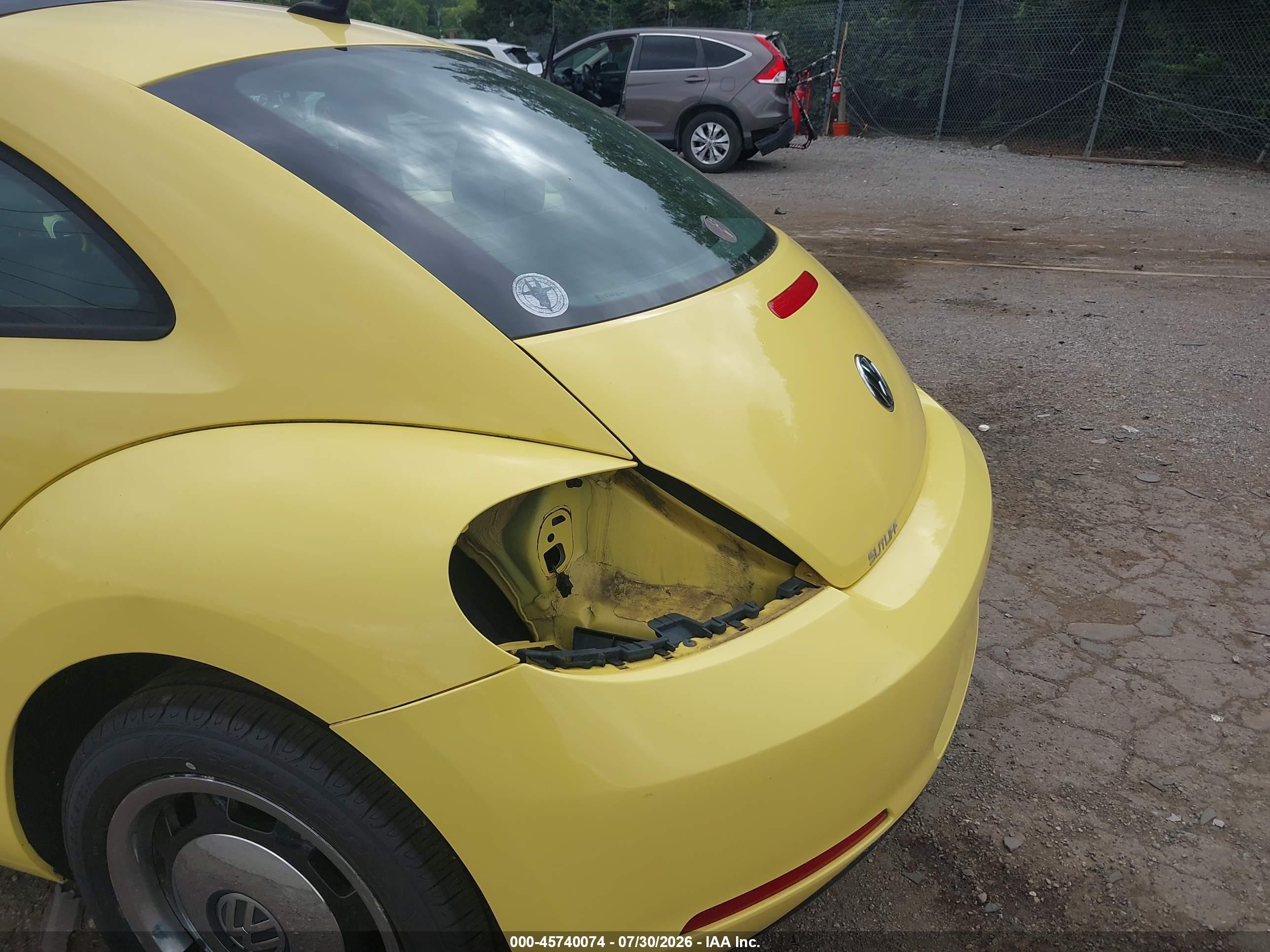 2013 Volkswagen Beetle 2.5l Yellow vin: 3VWJP7AT5DM647740
