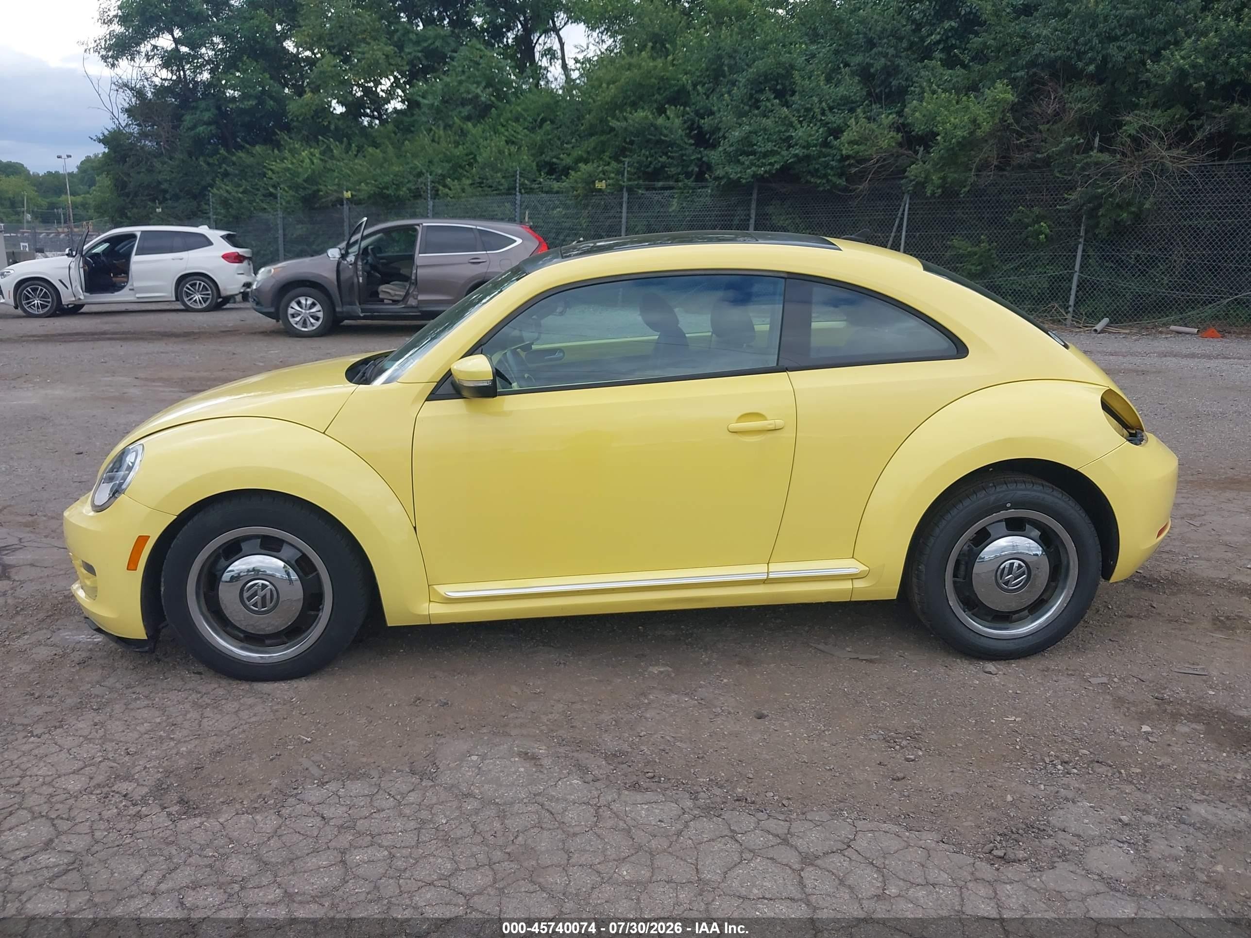2013 Volkswagen Beetle 2.5l Yellow vin: 3VWJP7AT5DM647740