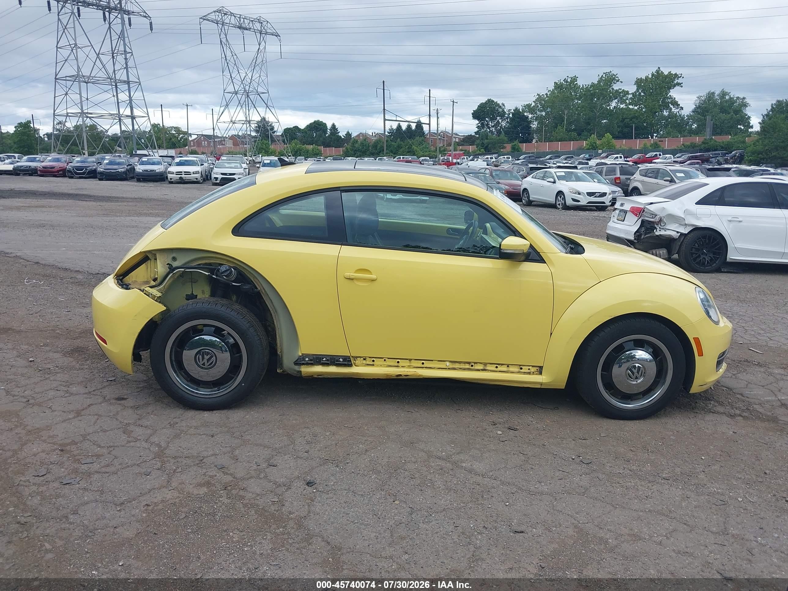 2013 Volkswagen Beetle 2.5l Yellow vin: 3VWJP7AT5DM647740