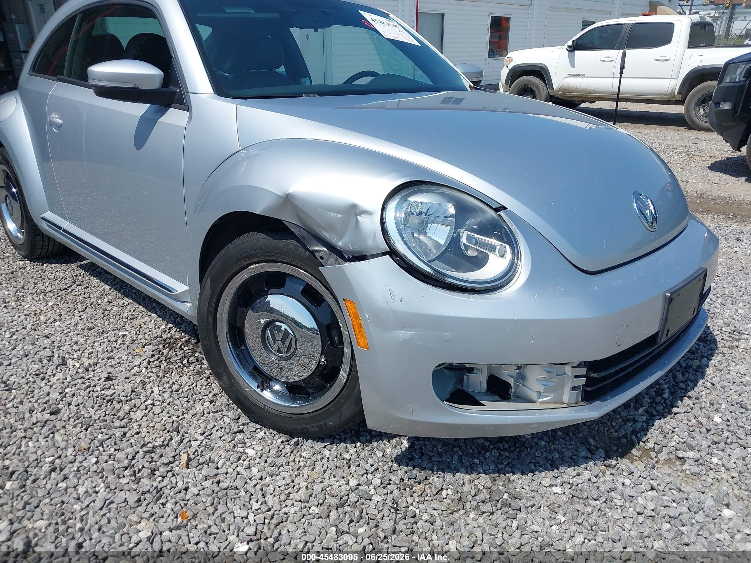 2012 Volkswagen Beetle 2.5l Silver vin: 3VWJP7AT6CM660611