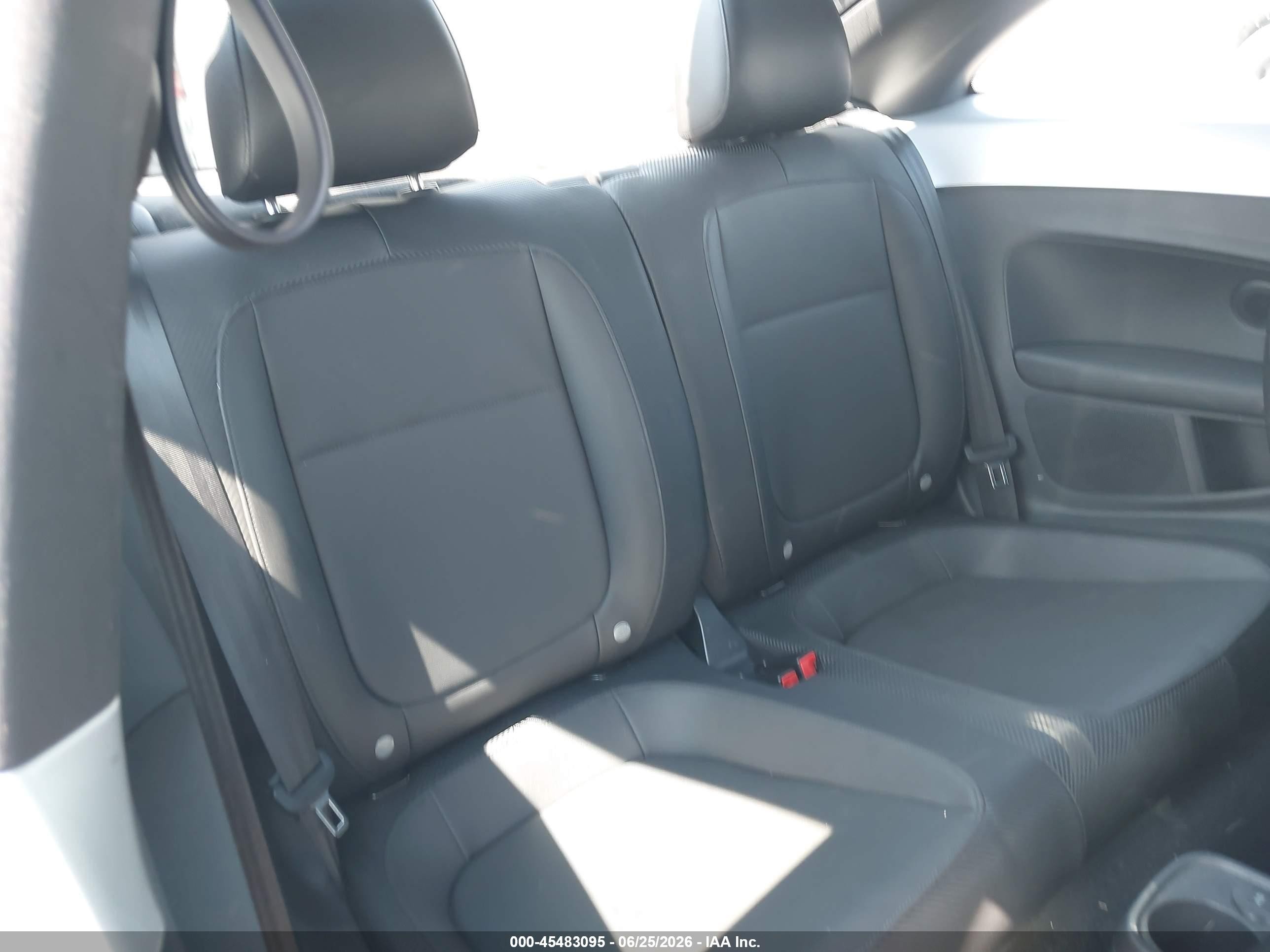 2012 Volkswagen Beetle 2.5l Silver vin: 3VWJP7AT6CM660611