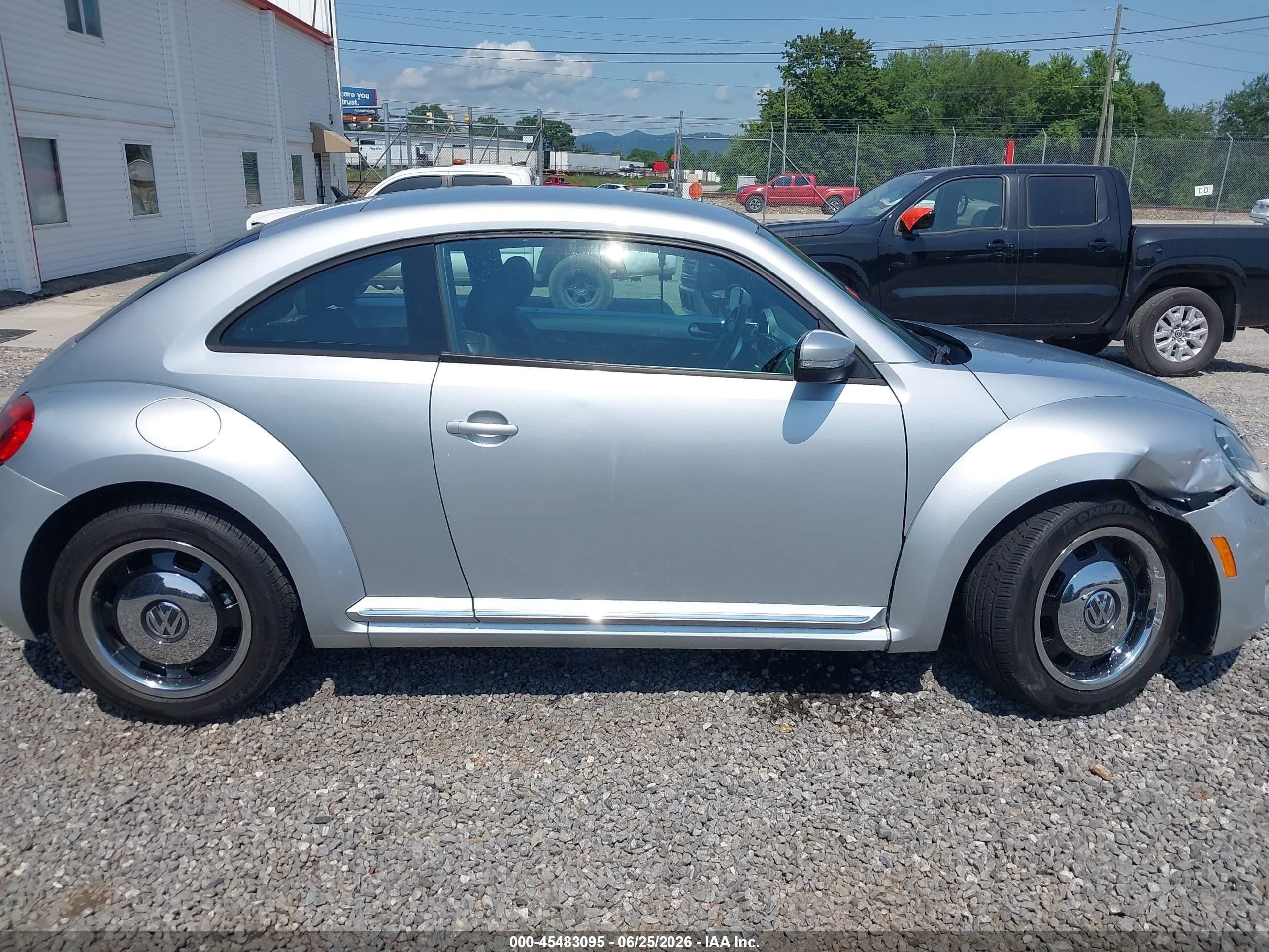2012 Volkswagen Beetle 2.5l Silver vin: 3VWJP7AT6CM660611