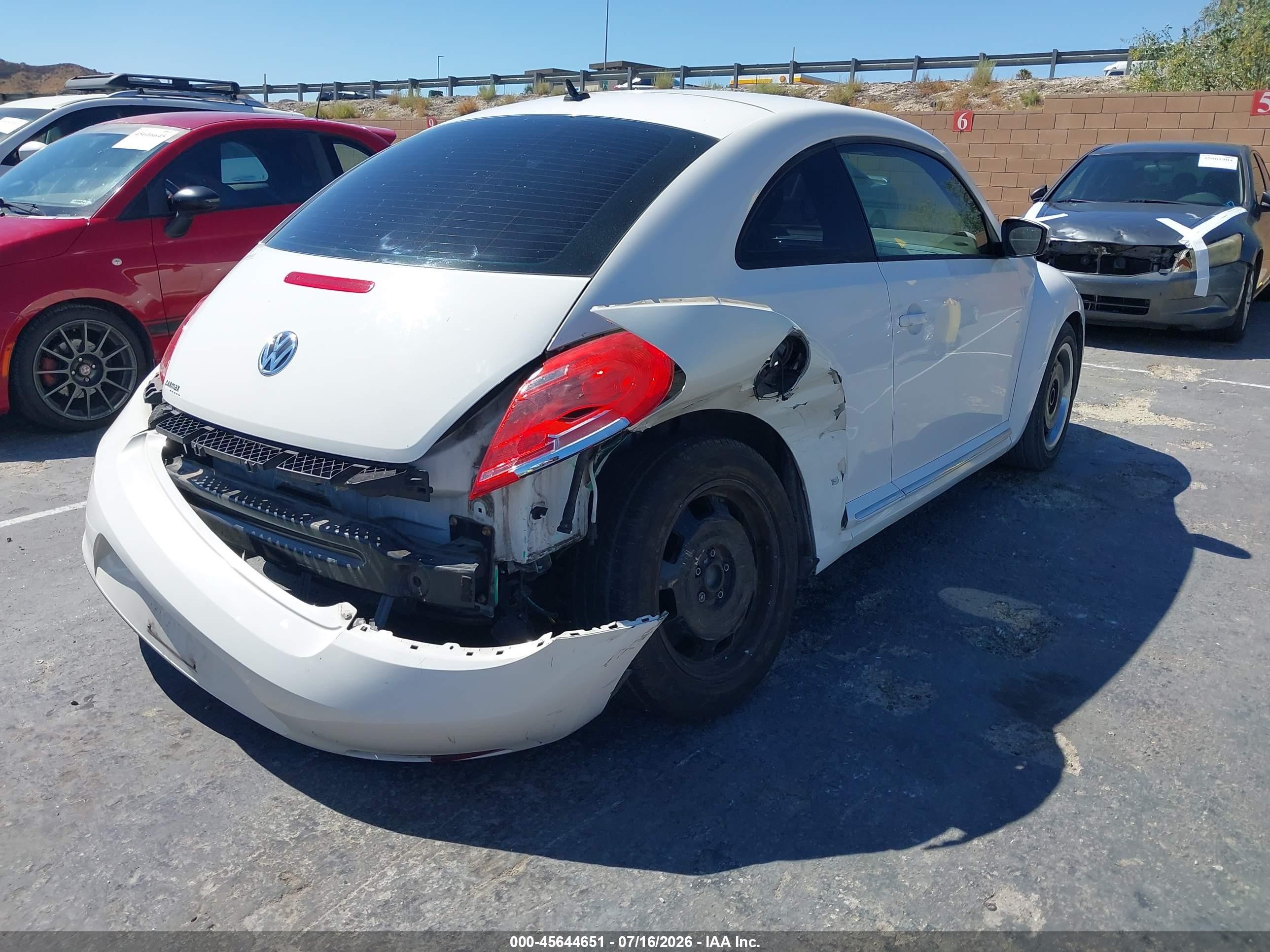 2013 Volkswagen Beetle 2.5l White vin: 3VWJP7AT6DM675384