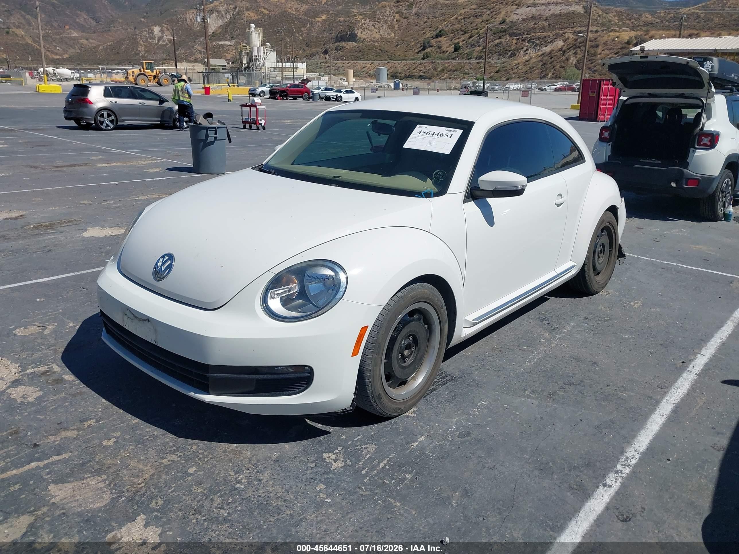 2013 Volkswagen Beetle 2.5l White vin: 3VWJP7AT6DM675384