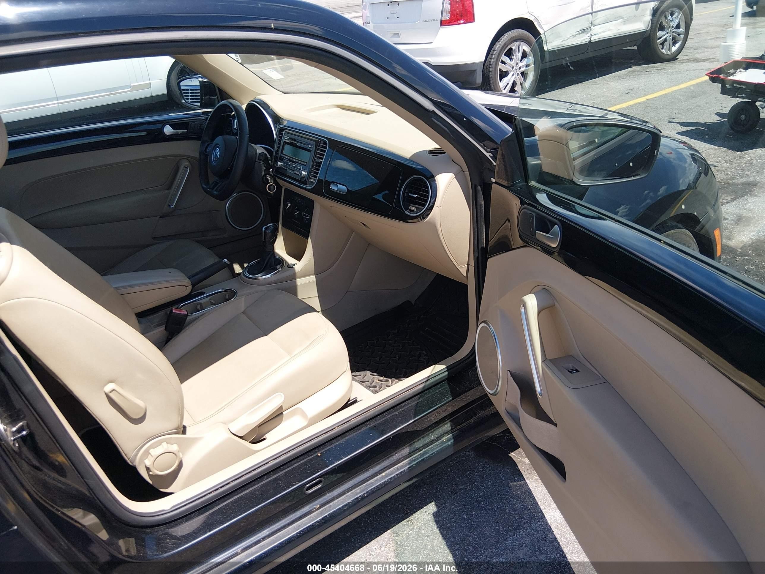 2013 Volkswagen Beetle 2.5l Black vin: 3VWJP7AT6DM683517