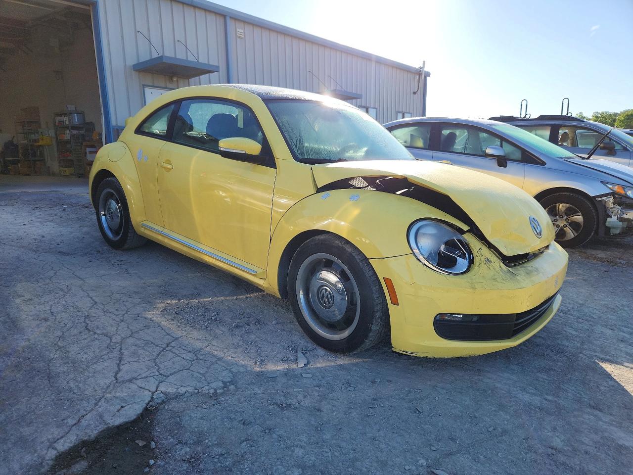 2012 Volkswagen Beetle Yellow vin: 3VWJP7AT7CM645096
