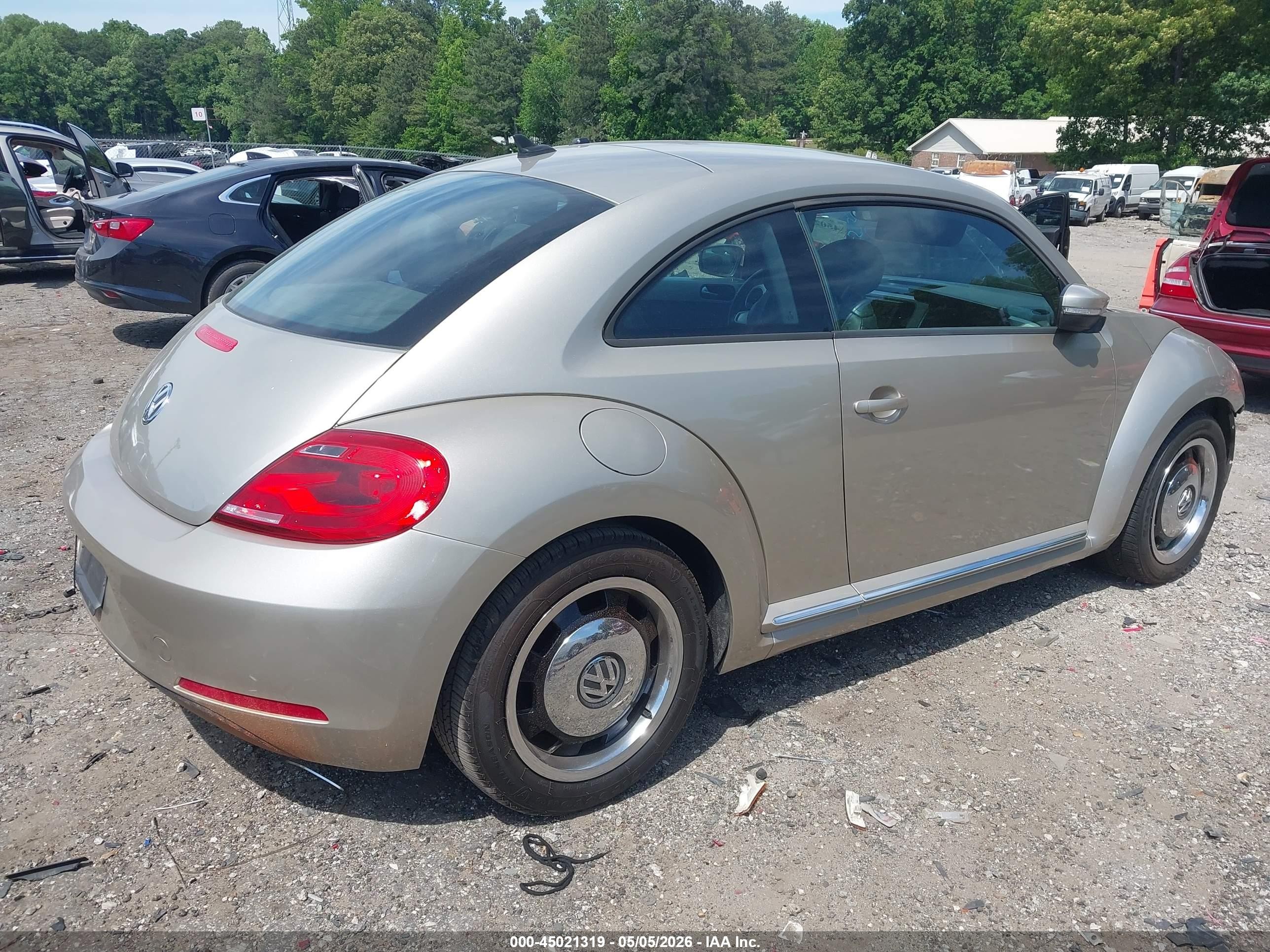 2012 Volkswagen Beetle 2.5l Gold vin: 3VWJP7AT7CM645700