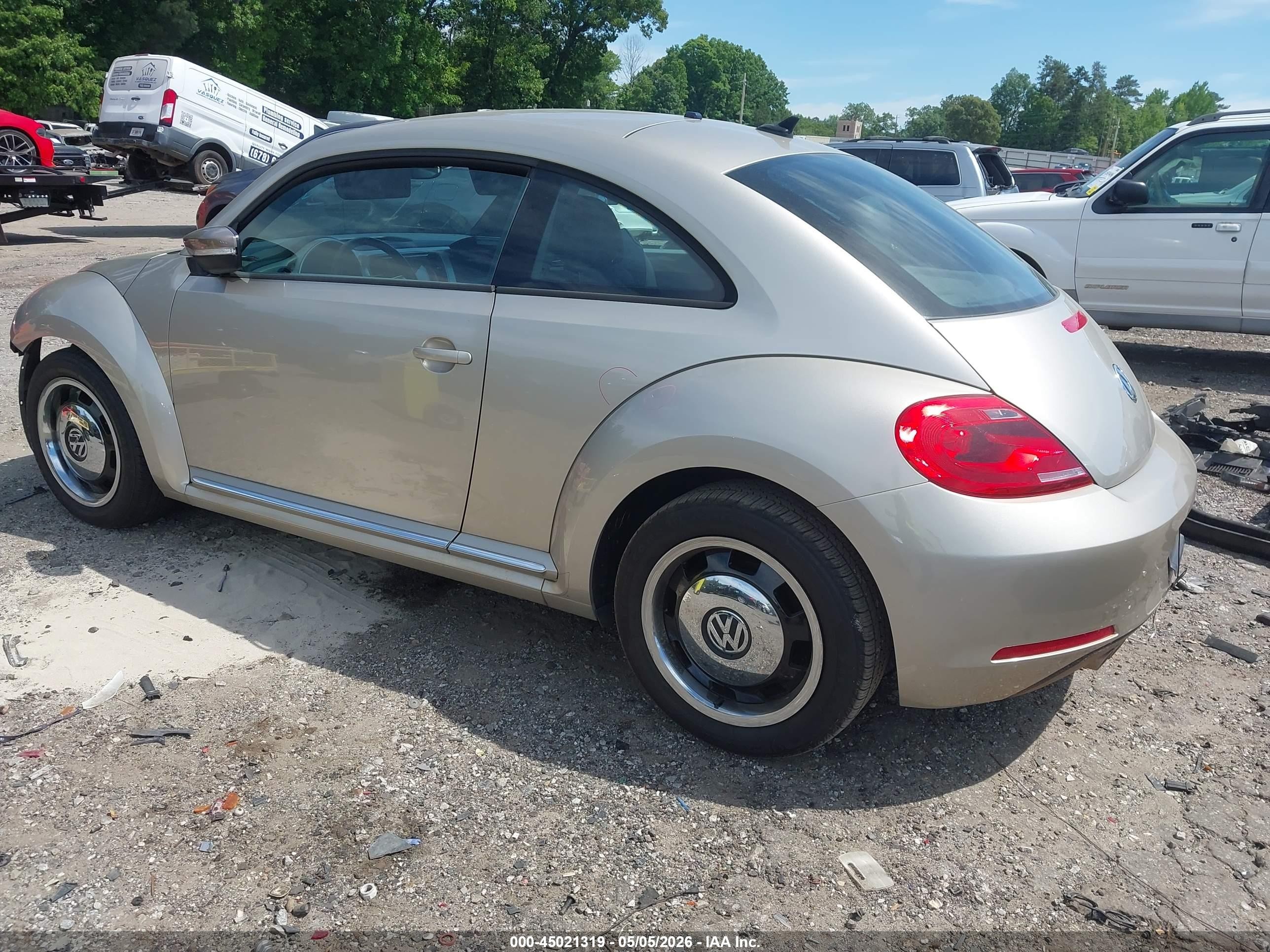 2012 Volkswagen Beetle 2.5l Gold vin: 3VWJP7AT7CM645700
