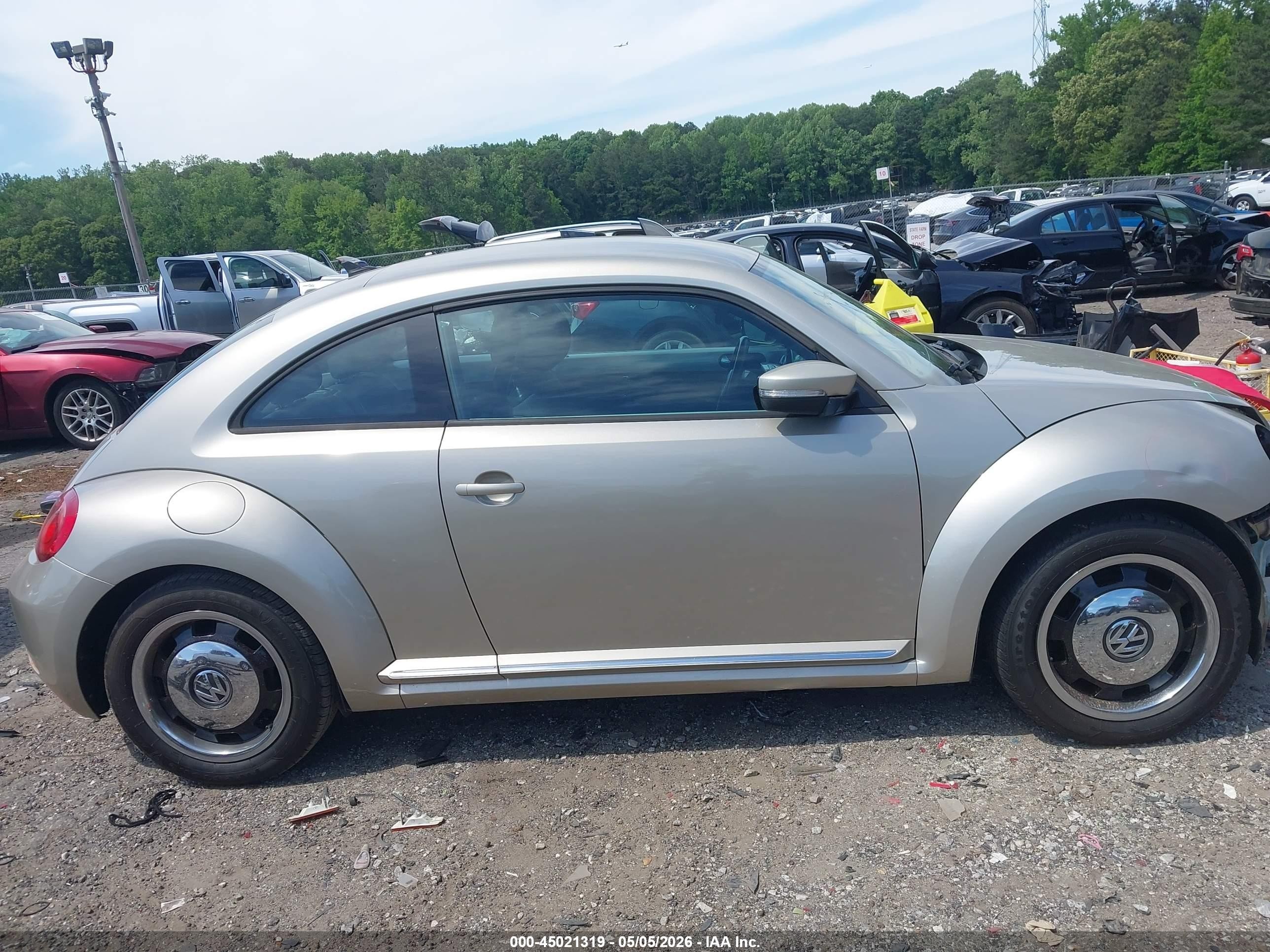 2012 Volkswagen Beetle 2.5l Gold vin: 3VWJP7AT7CM645700