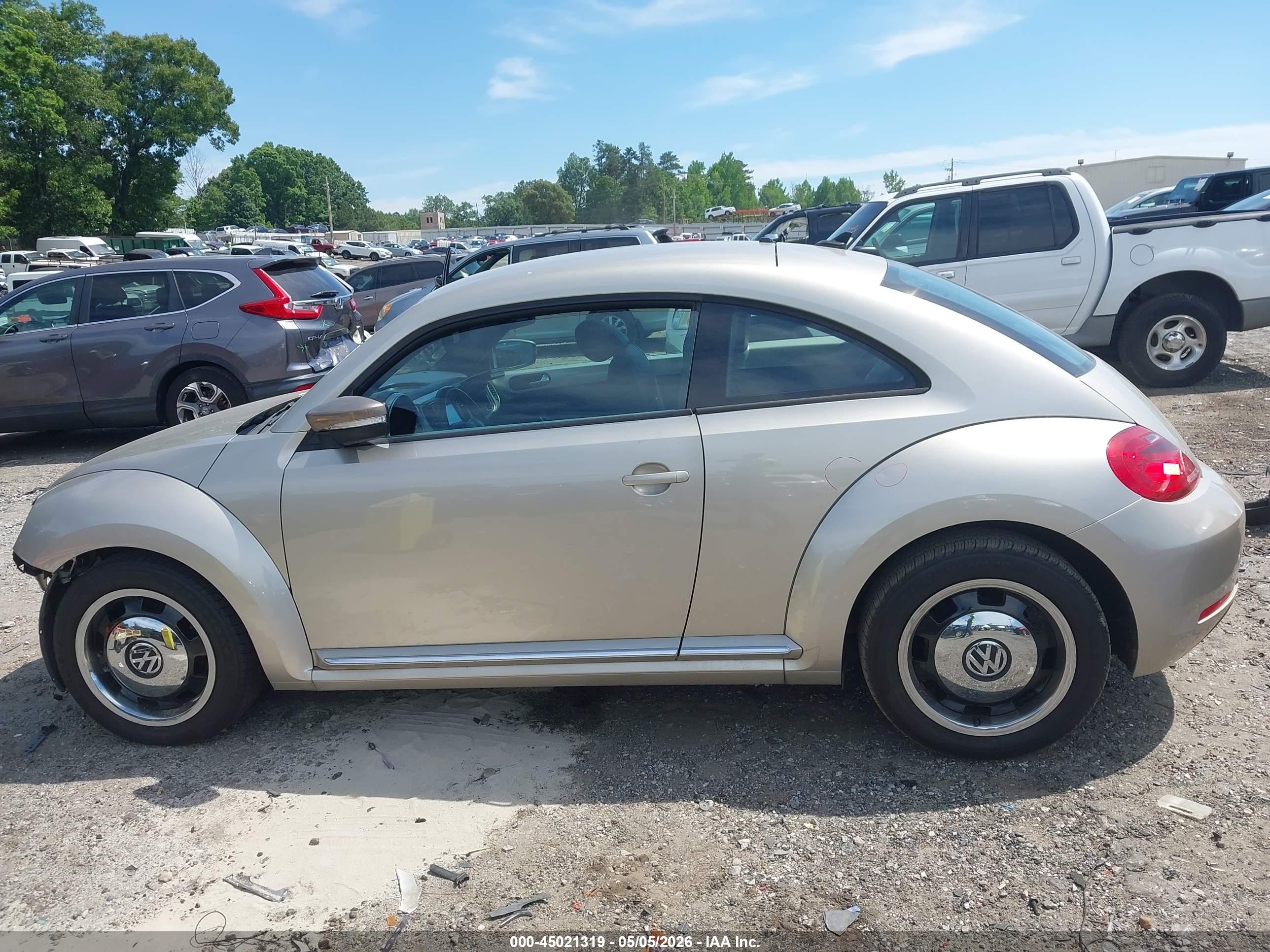 2012 Volkswagen Beetle 2.5l Gold vin: 3VWJP7AT7CM645700