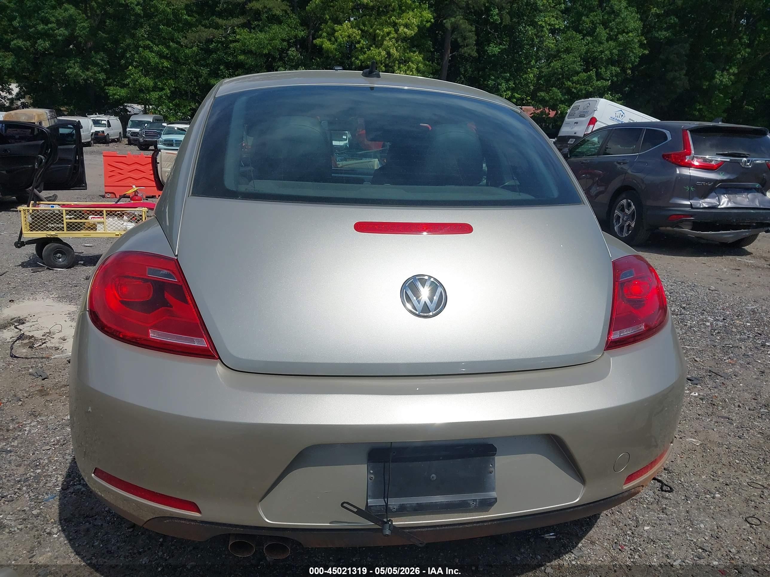 2012 Volkswagen Beetle 2.5l Gold vin: 3VWJP7AT7CM645700