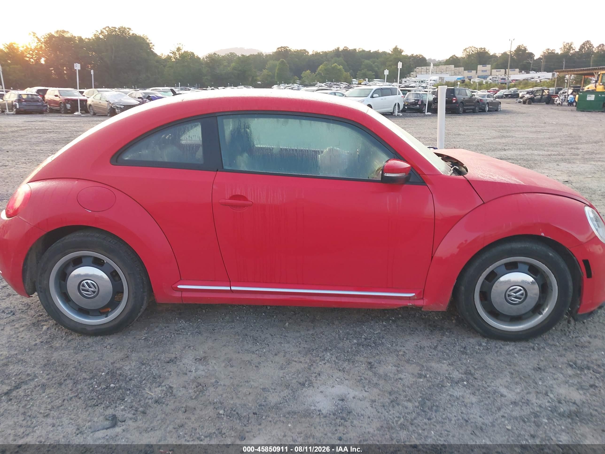2012 Volkswagen Beetle 2.5l Red vin: 3VWJP7AT8CM646189
