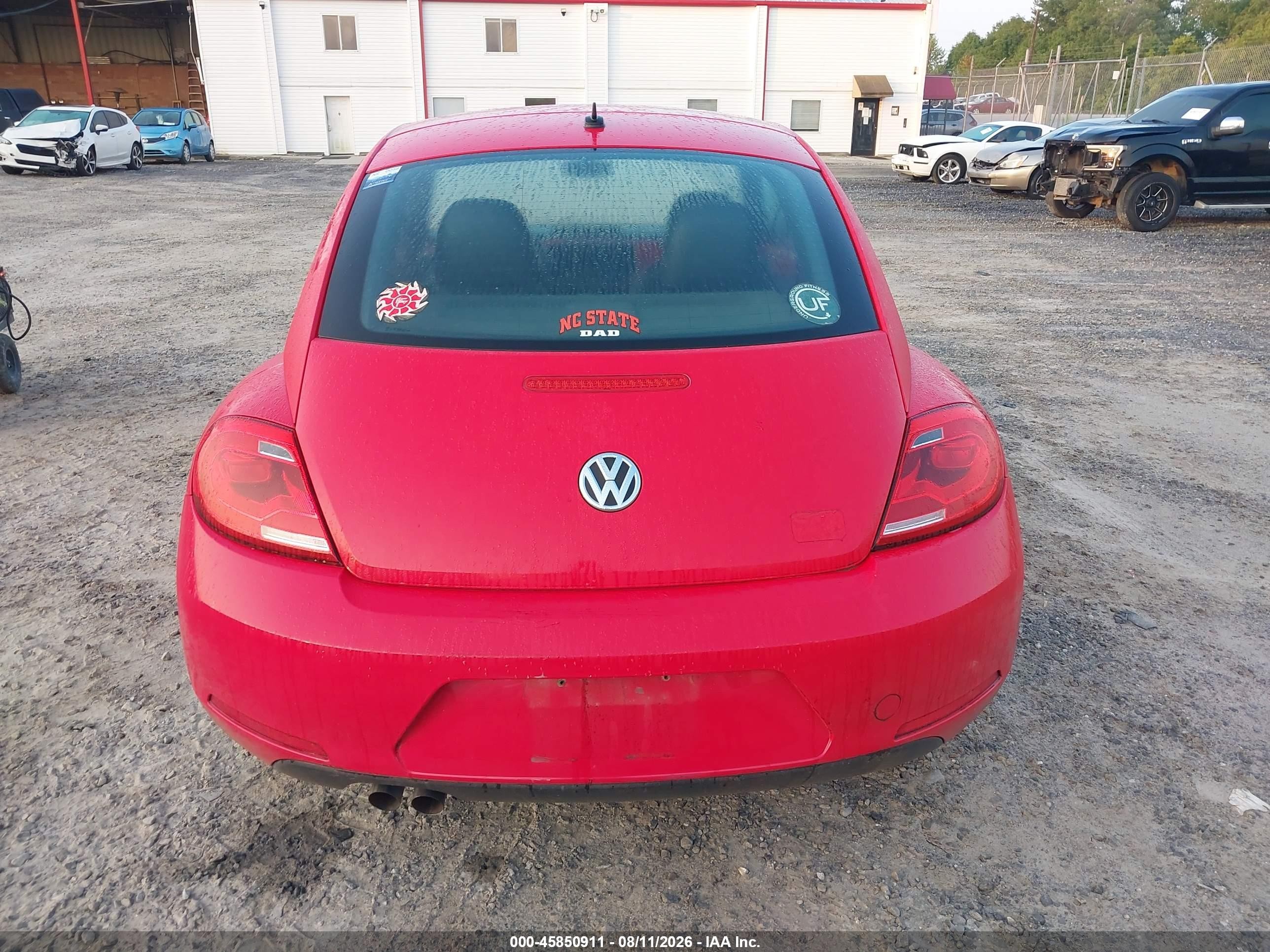 2012 Volkswagen Beetle 2.5l Red vin: 3VWJP7AT8CM646189
