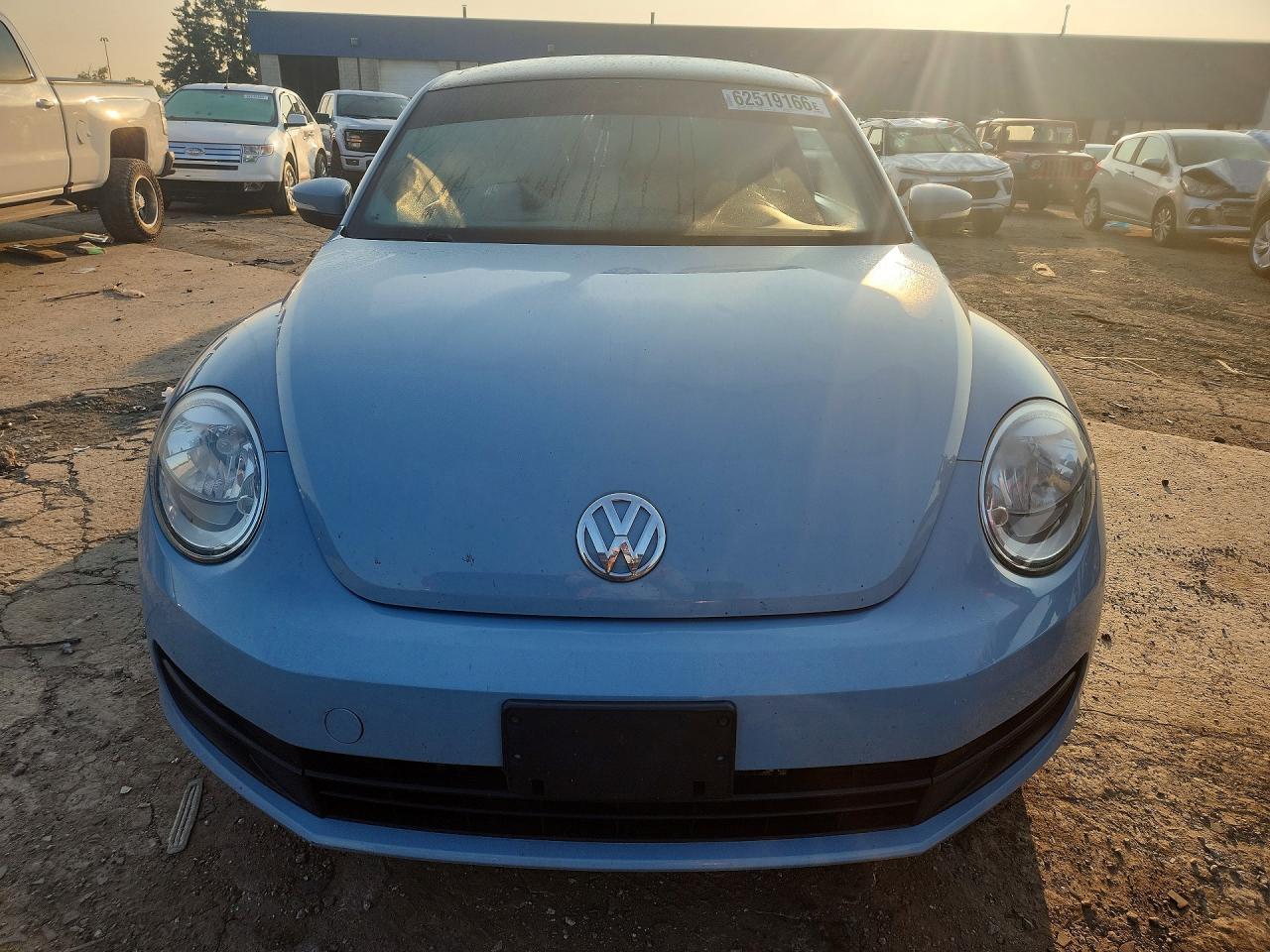 2013 Volkswagen Beetle Blue vin: 3VWJP7AT8DM673832
