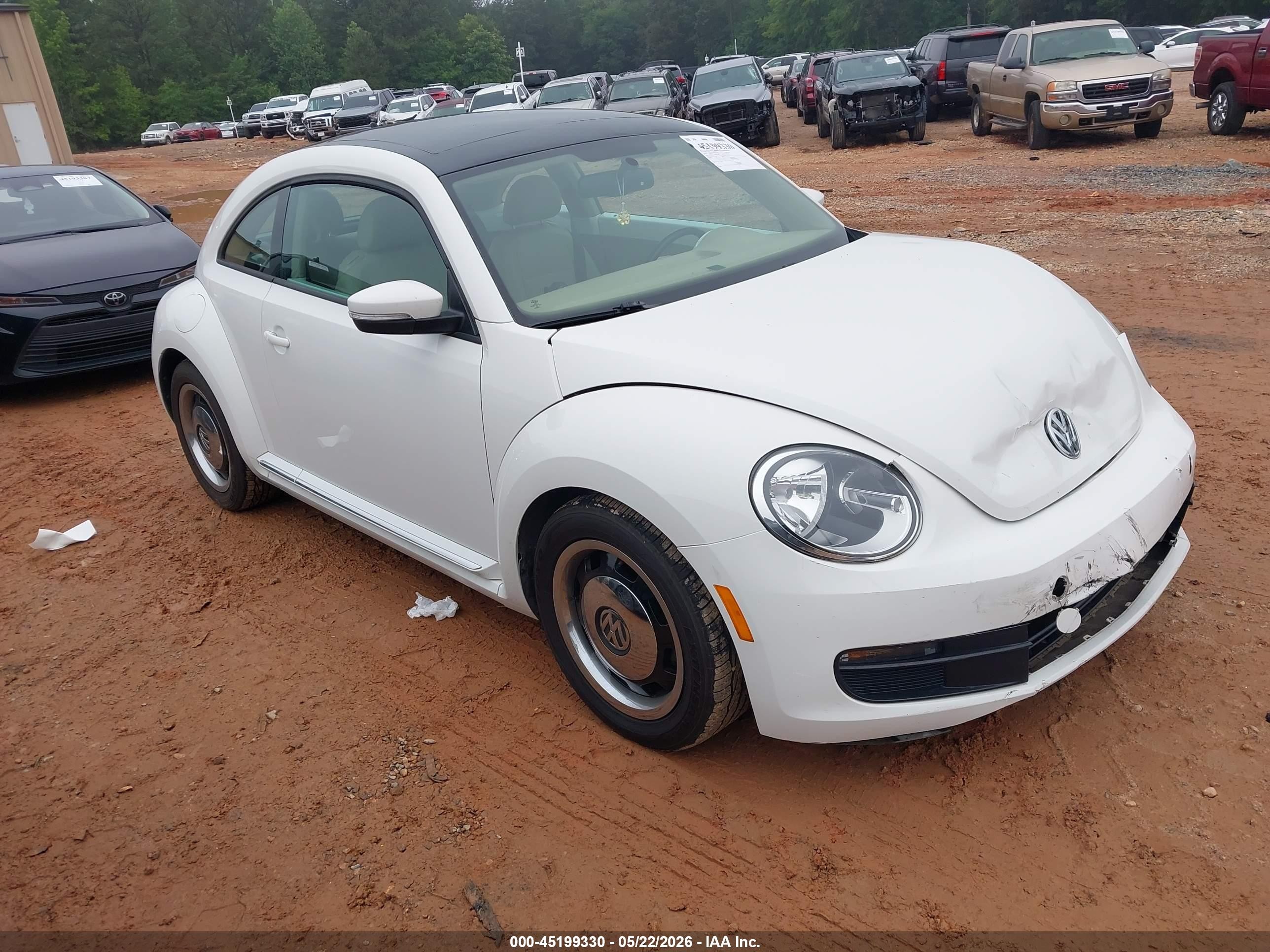 2013 Volkswagen Beetle 2.5l White vin: 3VWJP7AT9DM619889