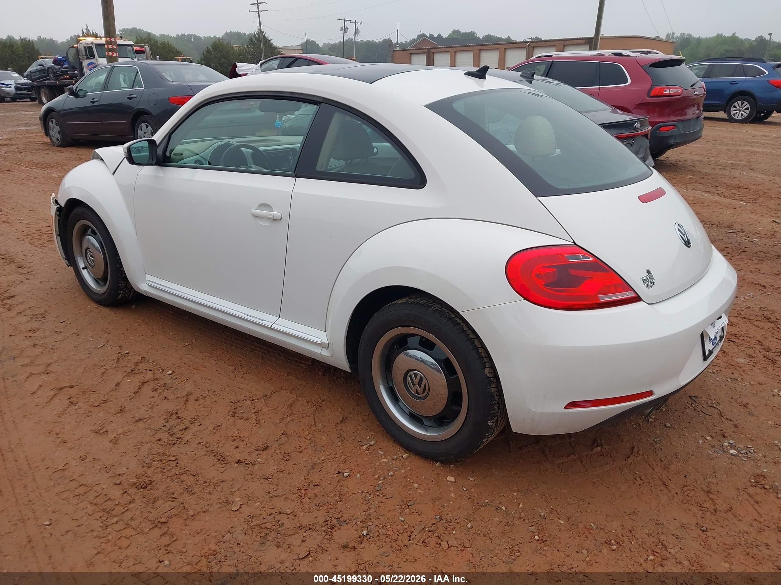 2013 Volkswagen Beetle 2.5l White vin: 3VWJP7AT9DM619889