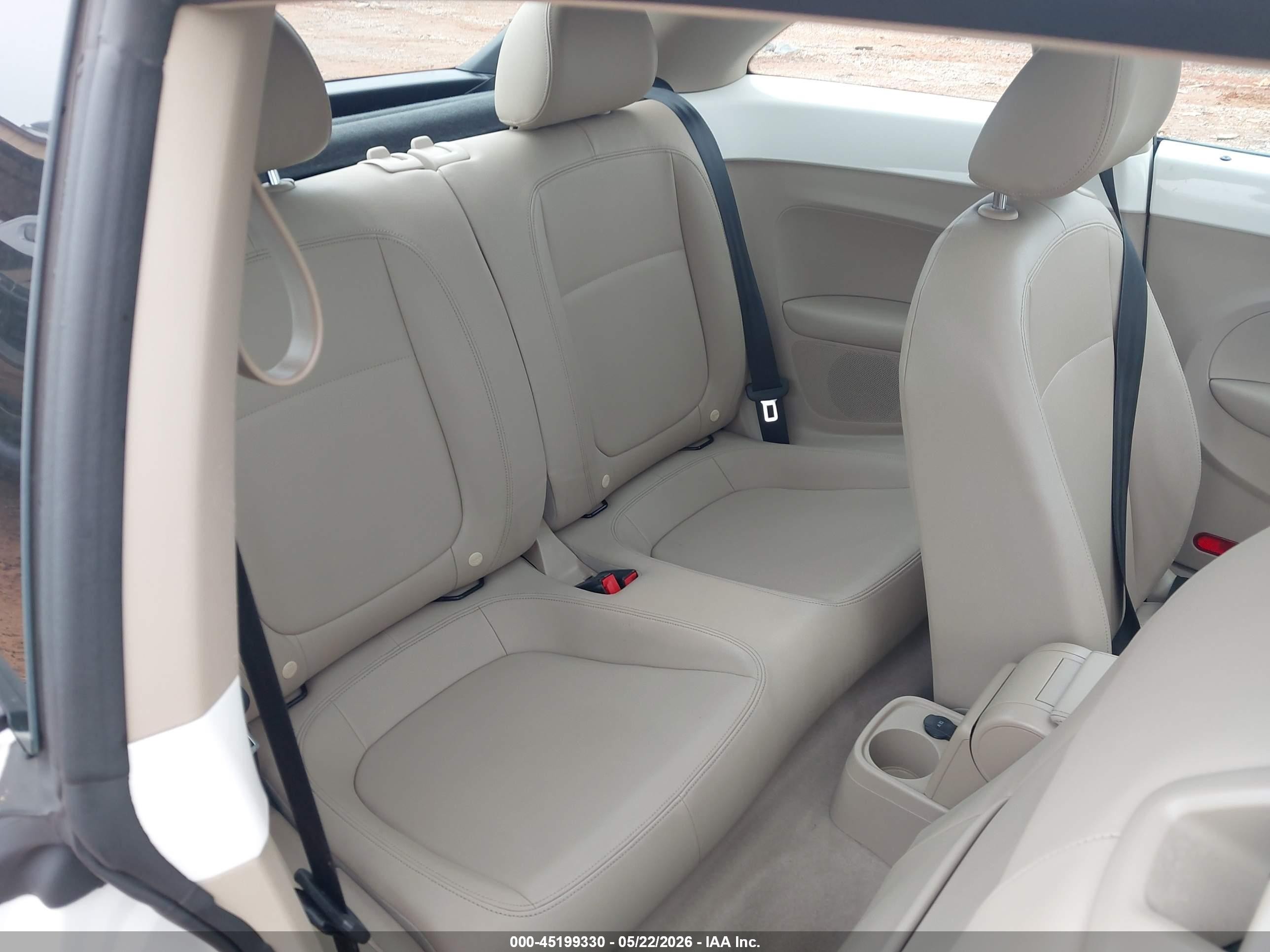 2013 Volkswagen Beetle 2.5l White vin: 3VWJP7AT9DM619889
