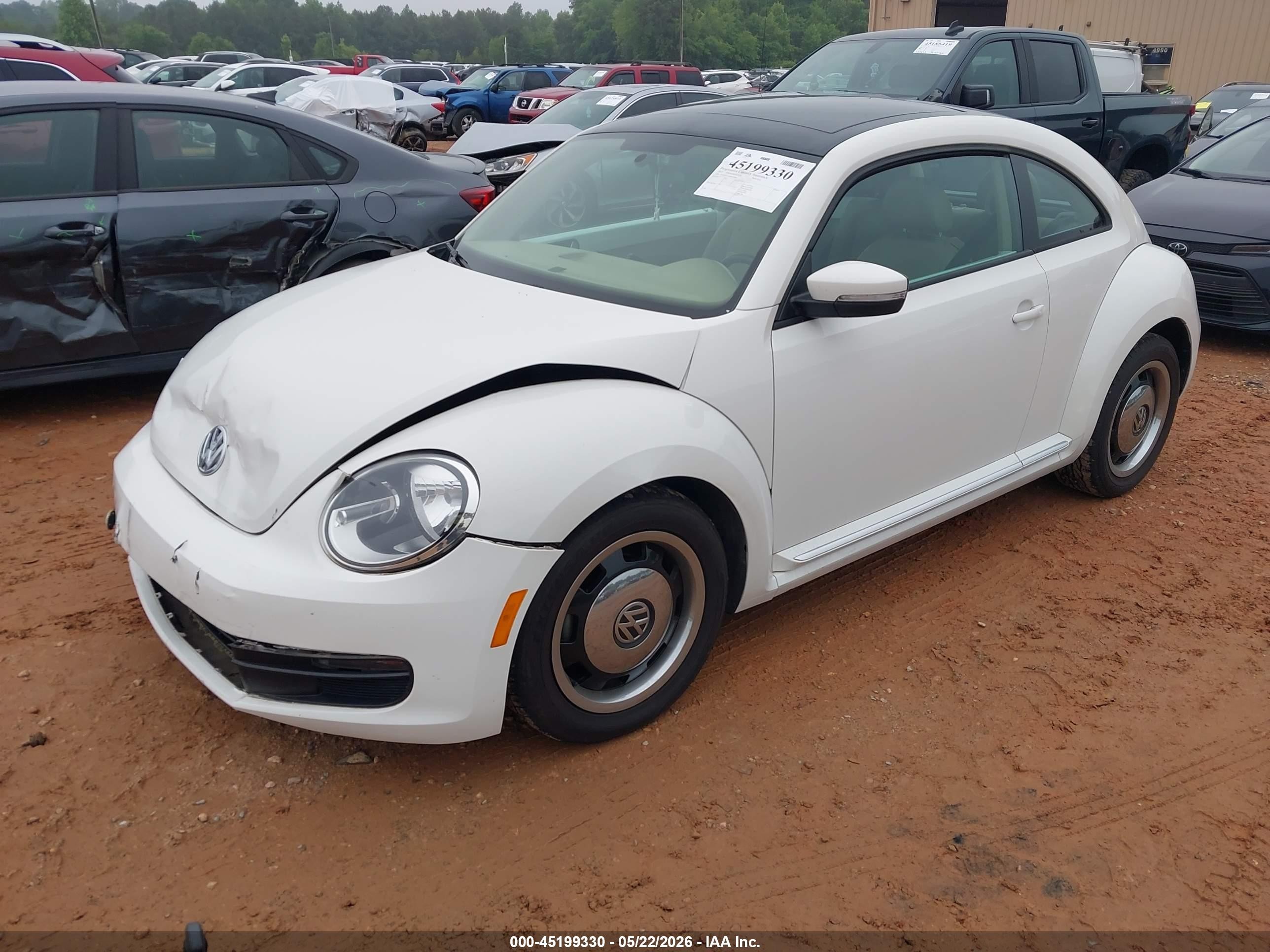 2013 Volkswagen Beetle 2.5l White vin: 3VWJP7AT9DM619889