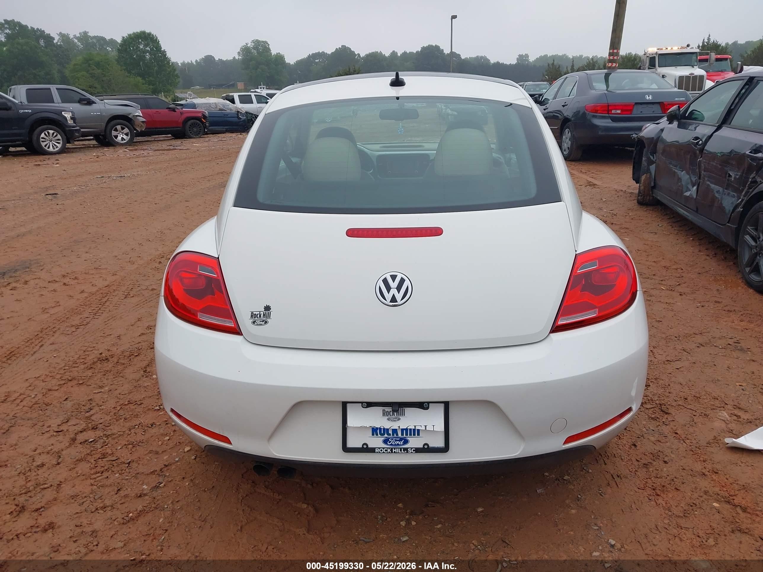 2013 Volkswagen Beetle 2.5l White vin: 3VWJP7AT9DM619889