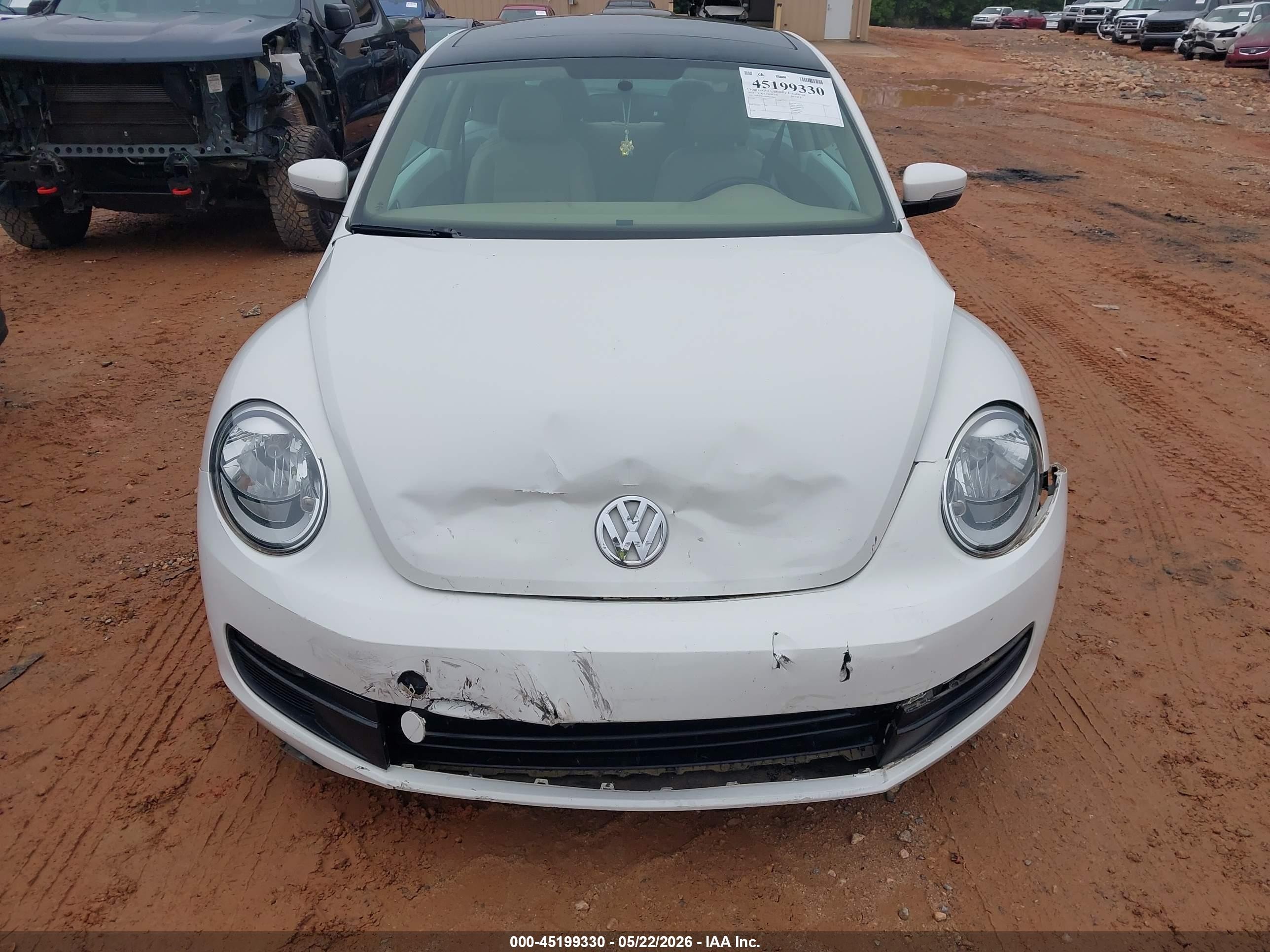 2013 Volkswagen Beetle 2.5l White vin: 3VWJP7AT9DM619889