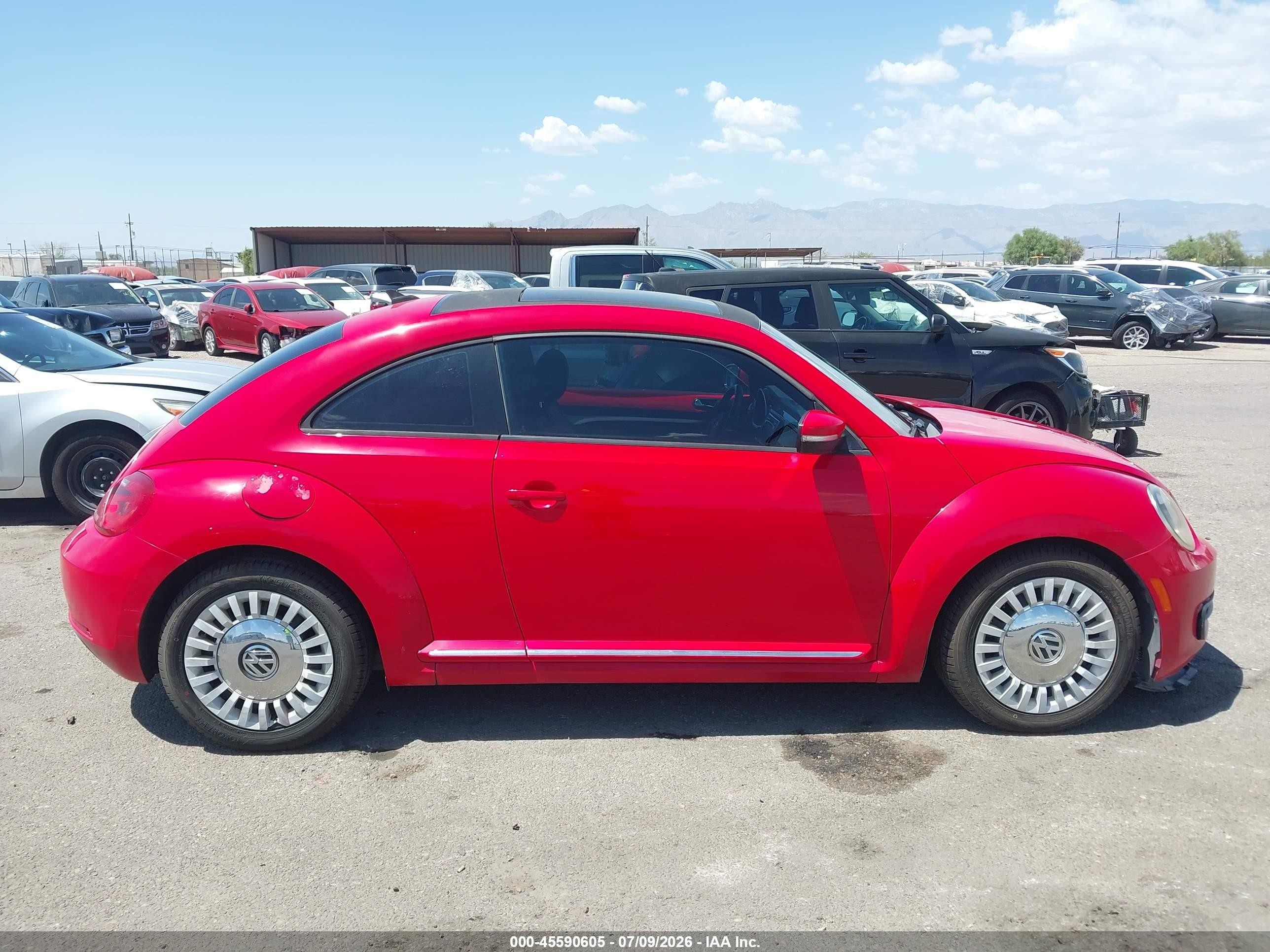 2014 Volkswagen Beetle 2.5l Красный vin: 3VWJP7AT9EM612992