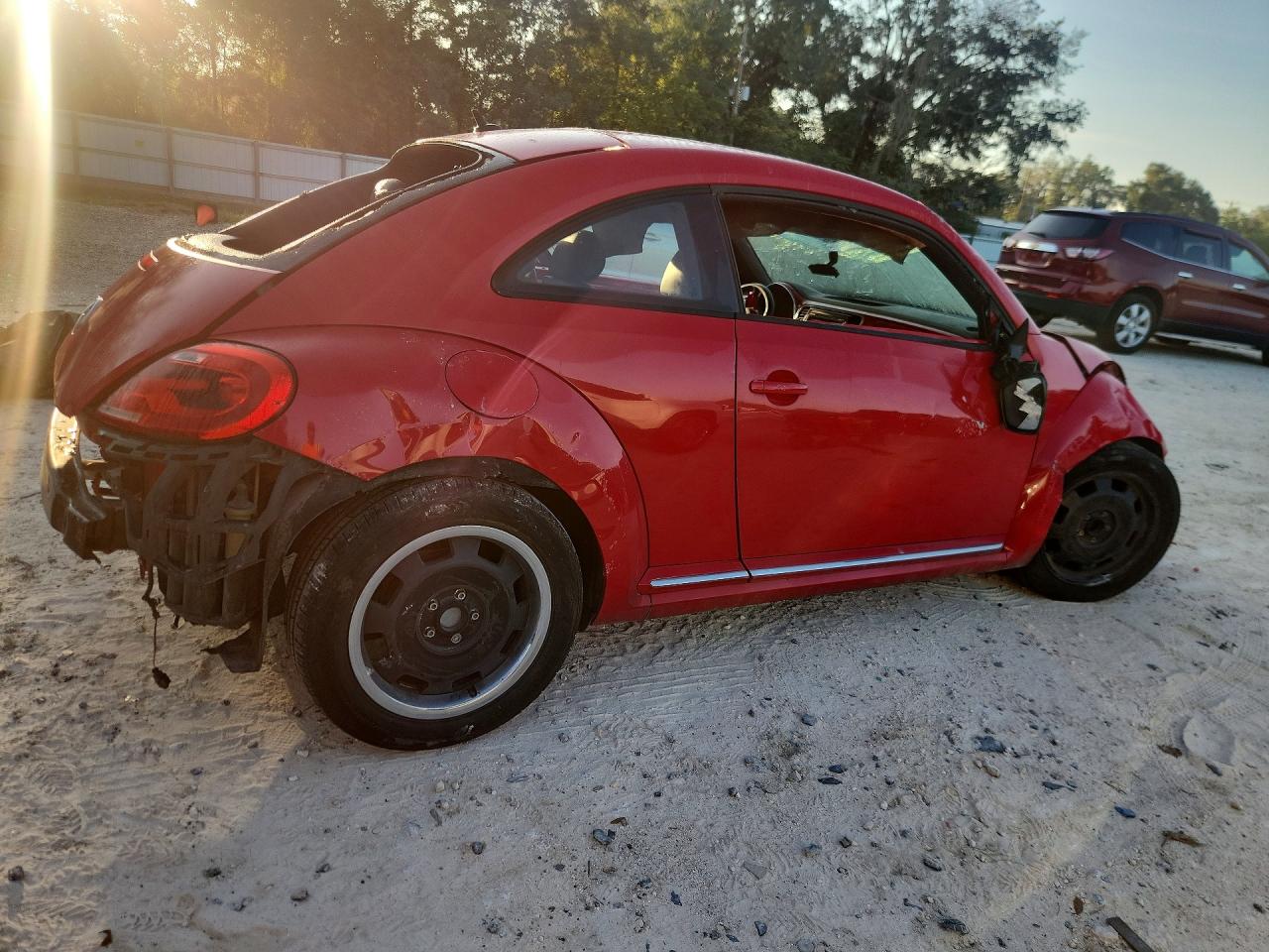 2012 Volkswagen Beetle Red vin: 3VWJP7ATXCM601268