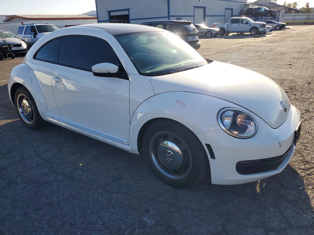 2012 Volkswagen Beetle White vin: 3VWJP7ATXCM610424
