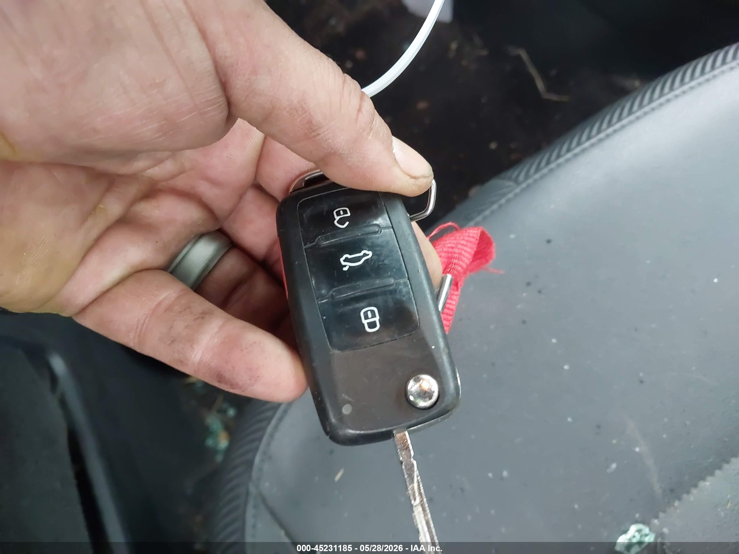 2014 Volkswagen Beetle 2.5l Gray vin: 3VWJP7ATXEM608885