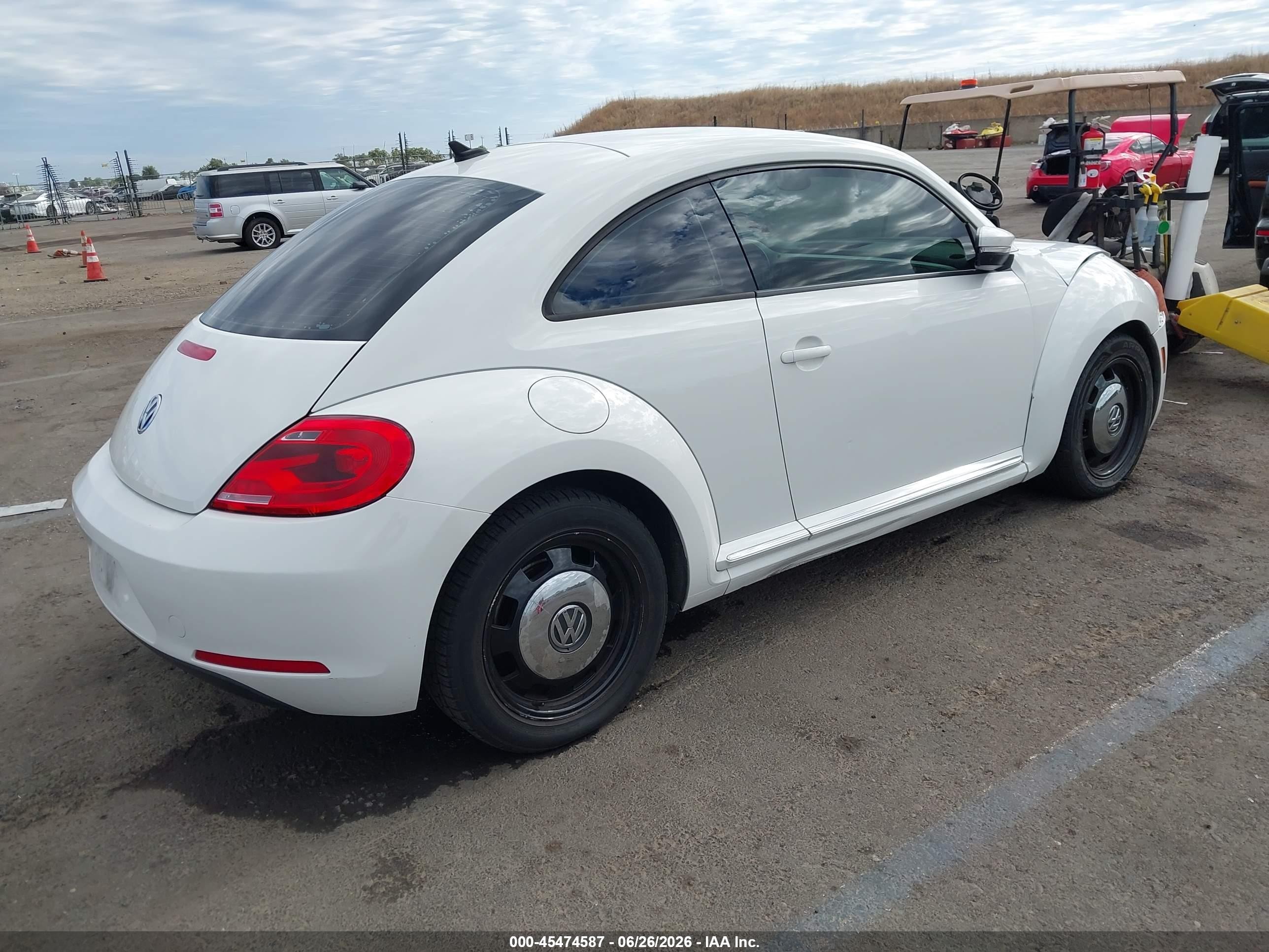 2014 Volkswagen Beetle 2.5l White vin: 3VWJP7ATXEM608904