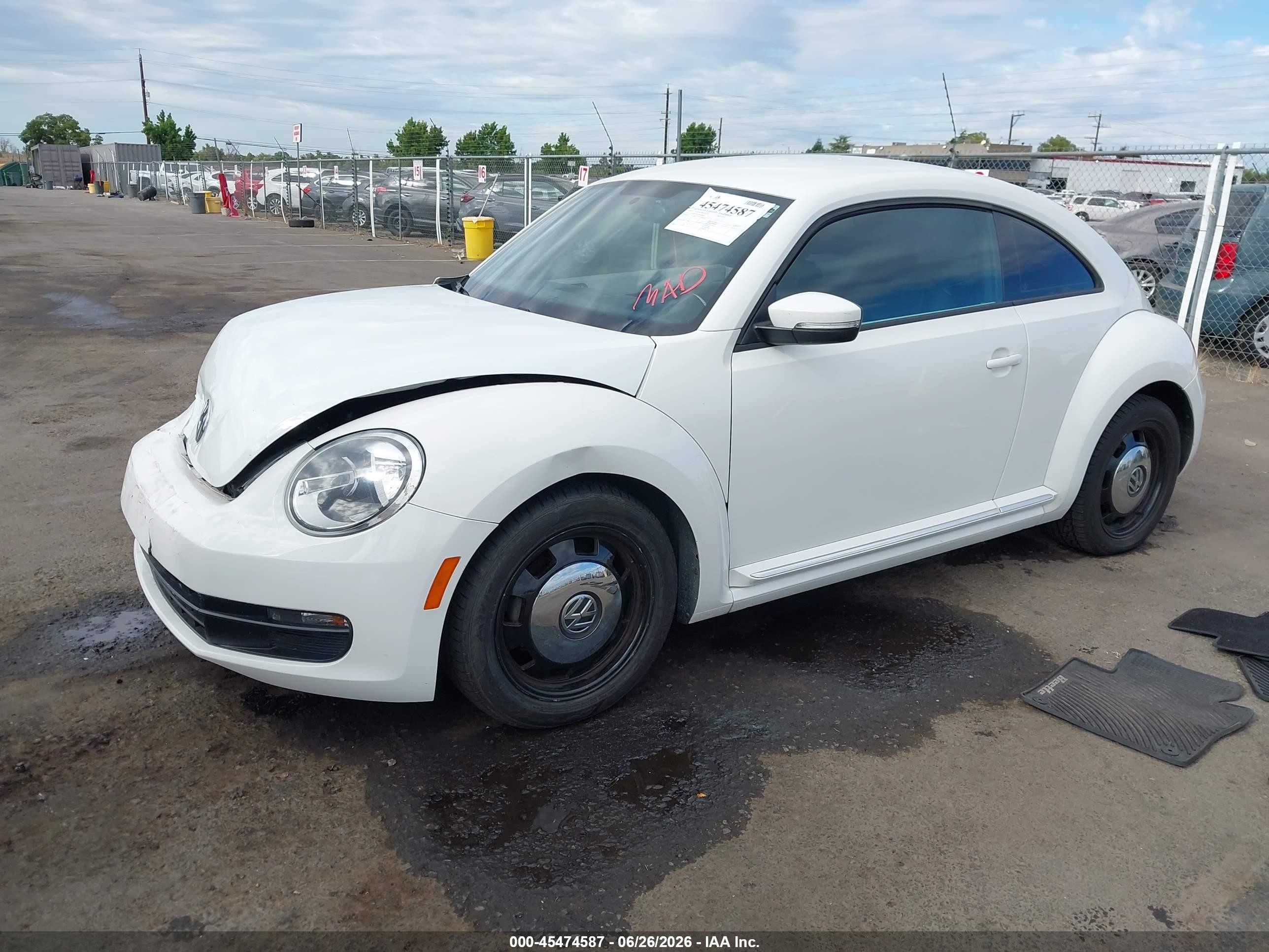 2014 Volkswagen Beetle 2.5l White vin: 3VWJP7ATXEM608904