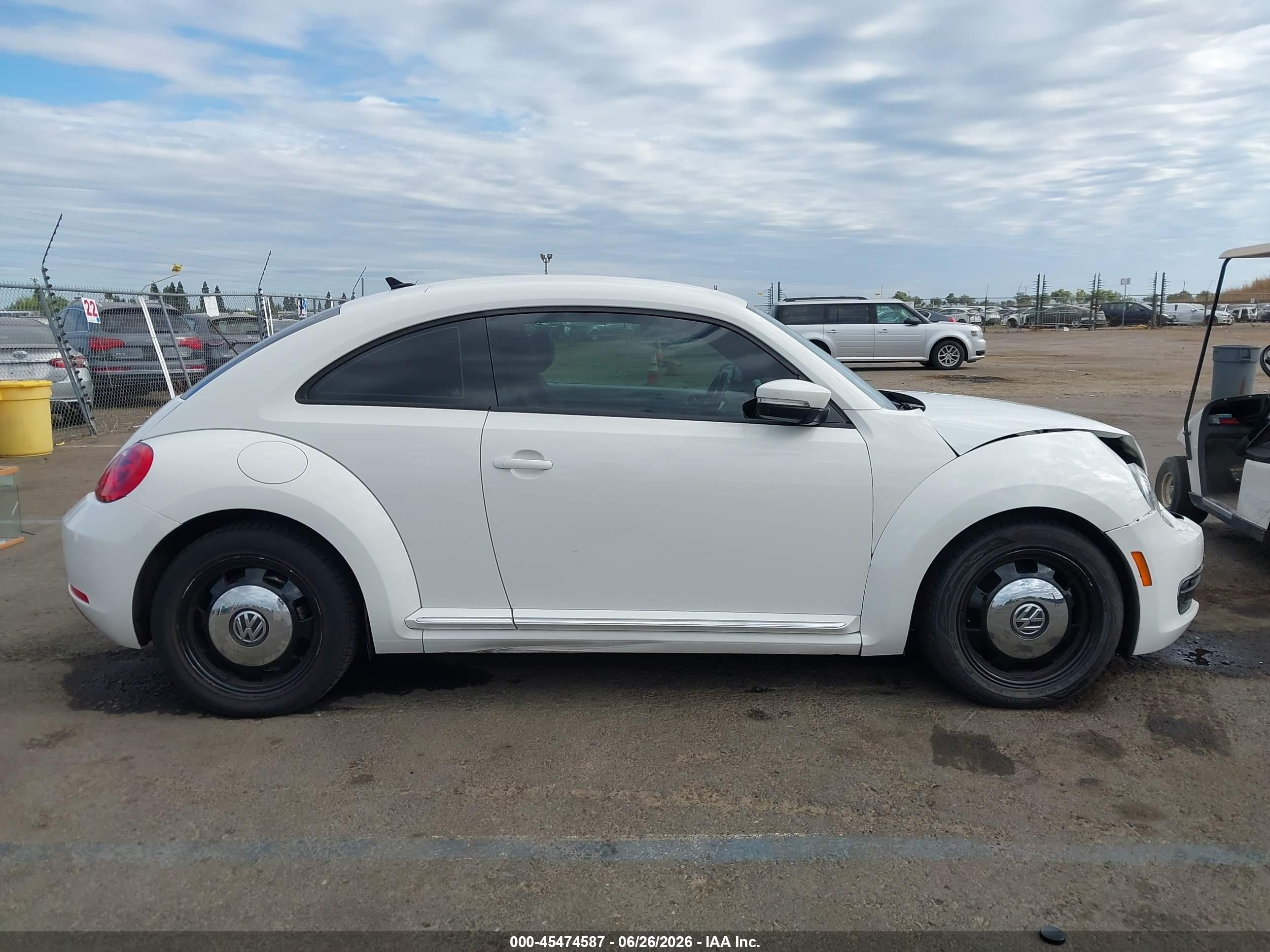 2014 Volkswagen Beetle 2.5l White vin: 3VWJP7ATXEM608904