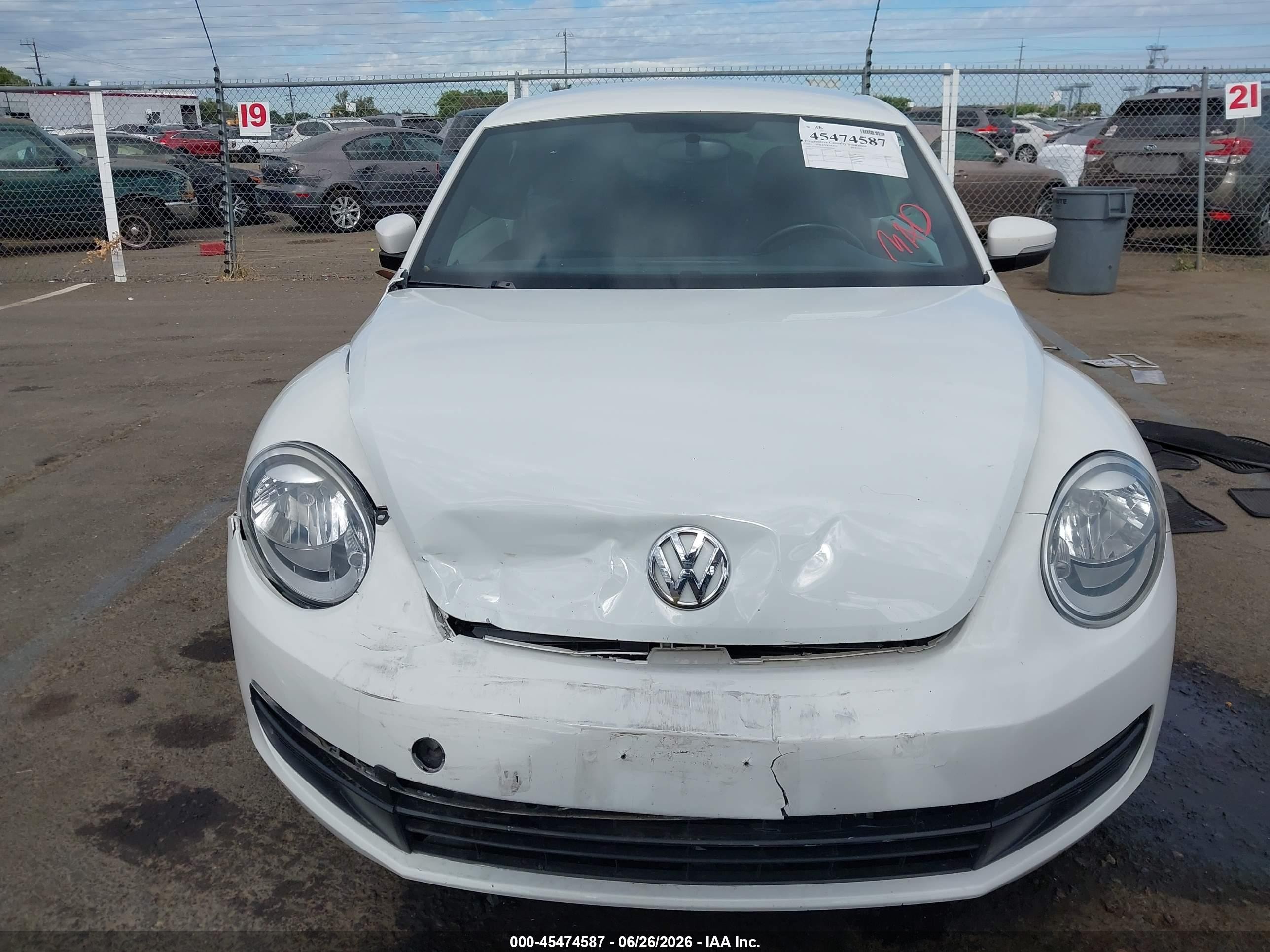2014 Volkswagen Beetle 2.5l White vin: 3VWJP7ATXEM608904