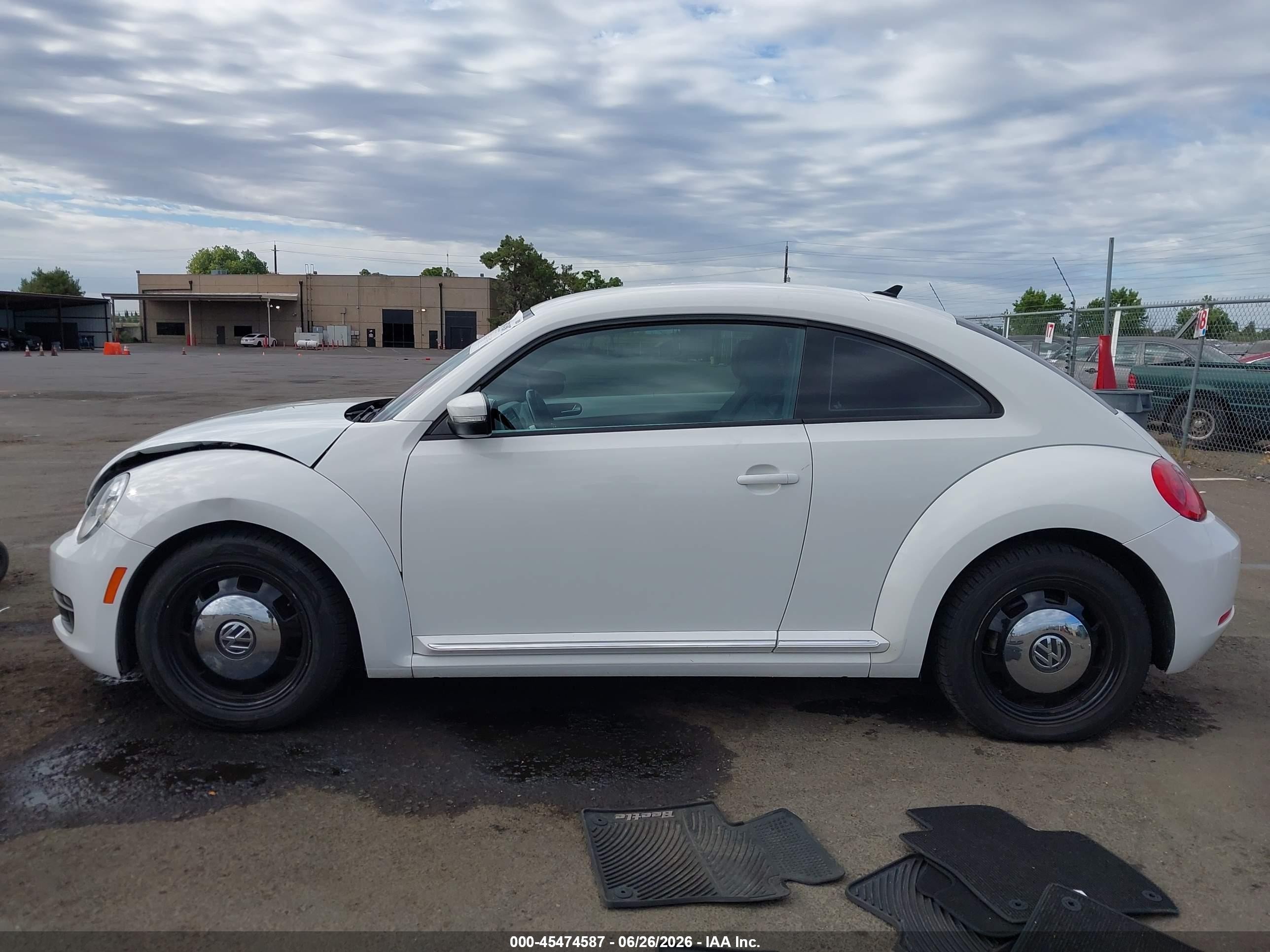 2014 Volkswagen Beetle 2.5l White vin: 3VWJP7ATXEM608904