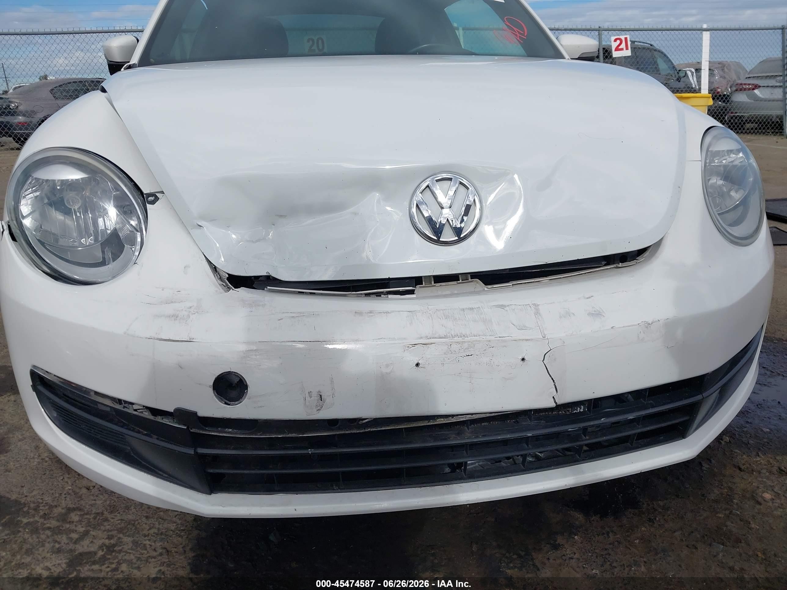 2014 Volkswagen Beetle 2.5l White vin: 3VWJP7ATXEM608904