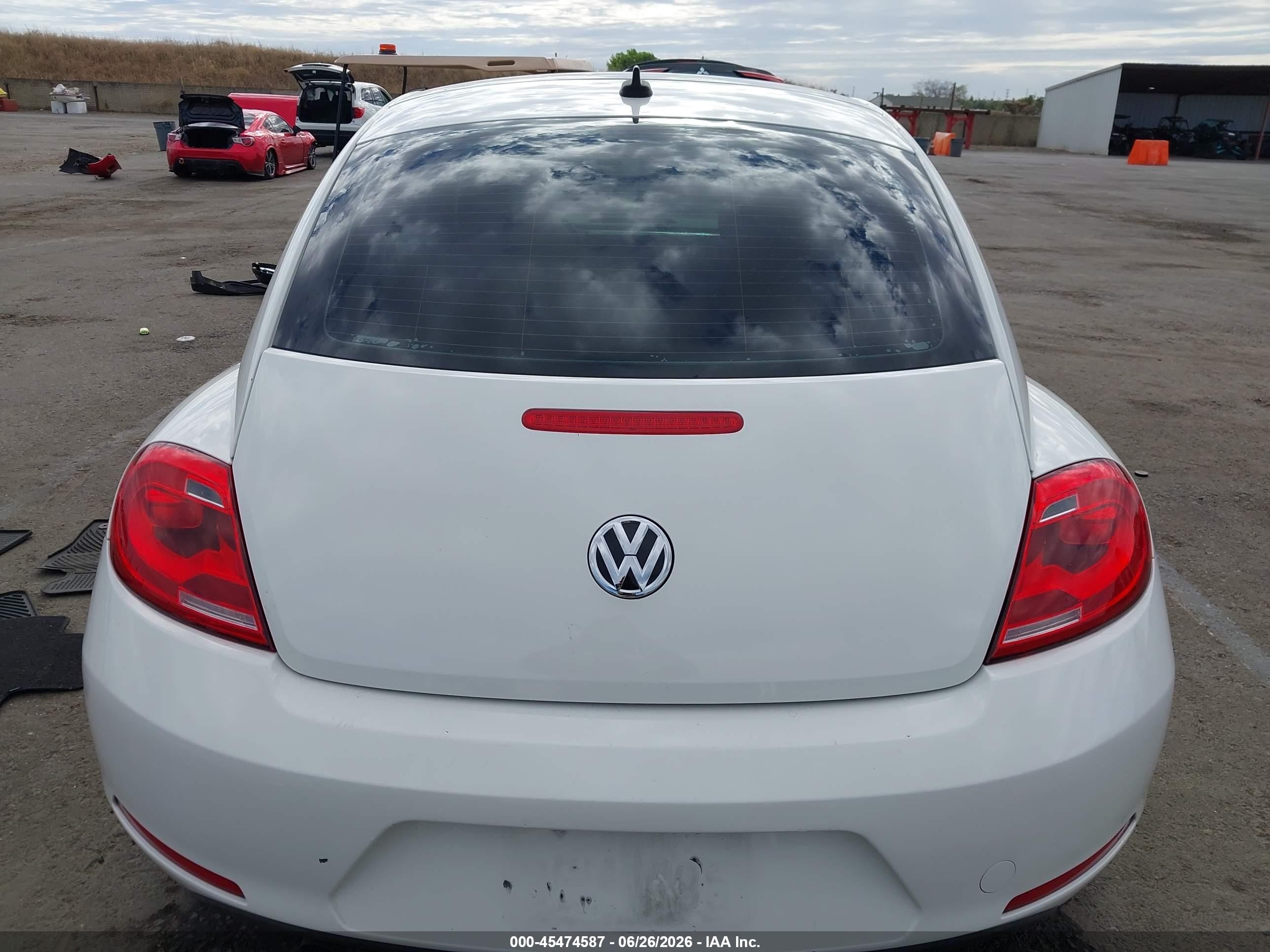 2014 Volkswagen Beetle 2.5l White vin: 3VWJP7ATXEM608904