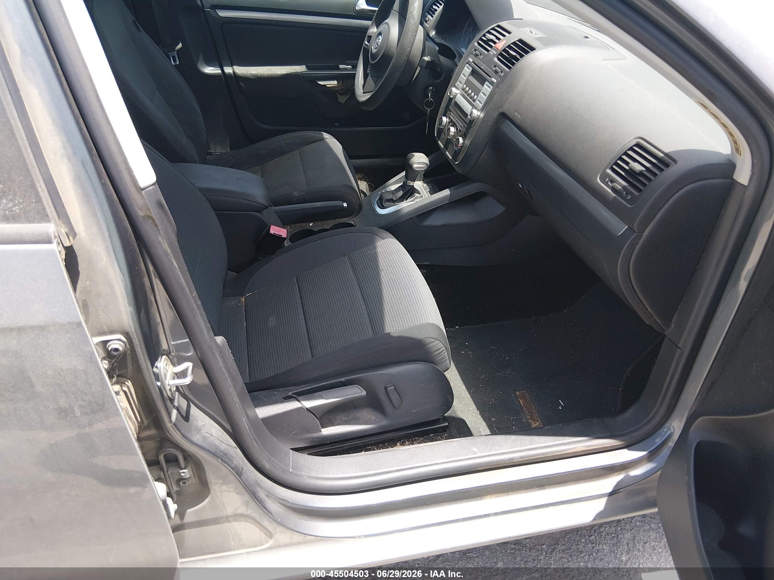 2010 Volkswagen Jetta S Gray vin: 3VWJX7AJ3AM022120