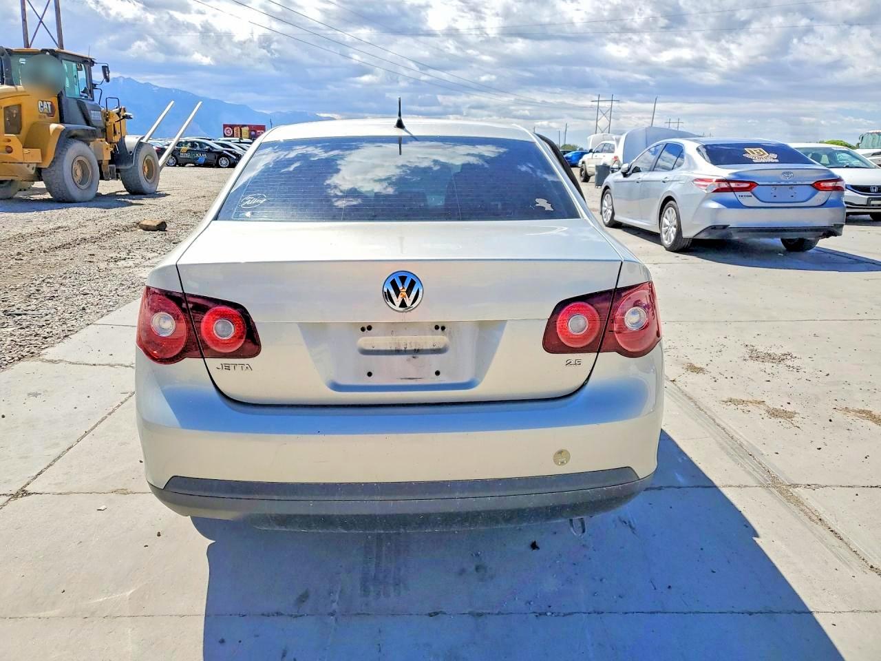 2010 Volkswagen Jetta S Silver vin: 3VWJX7AJ6AM024993