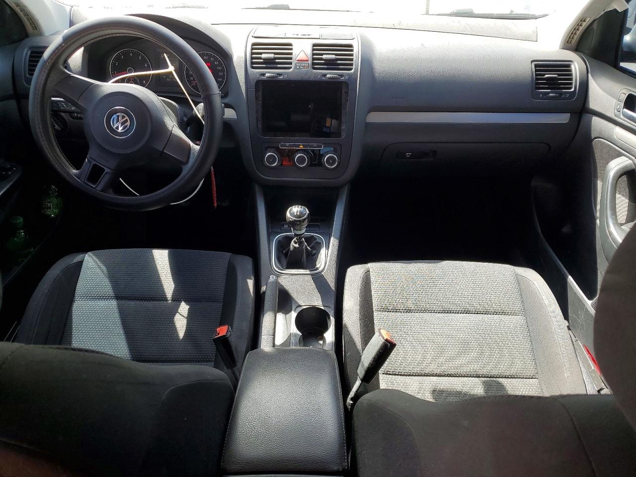 2010 Volkswagen Jetta S Silver vin: 3VWJX7AJ6AM024993