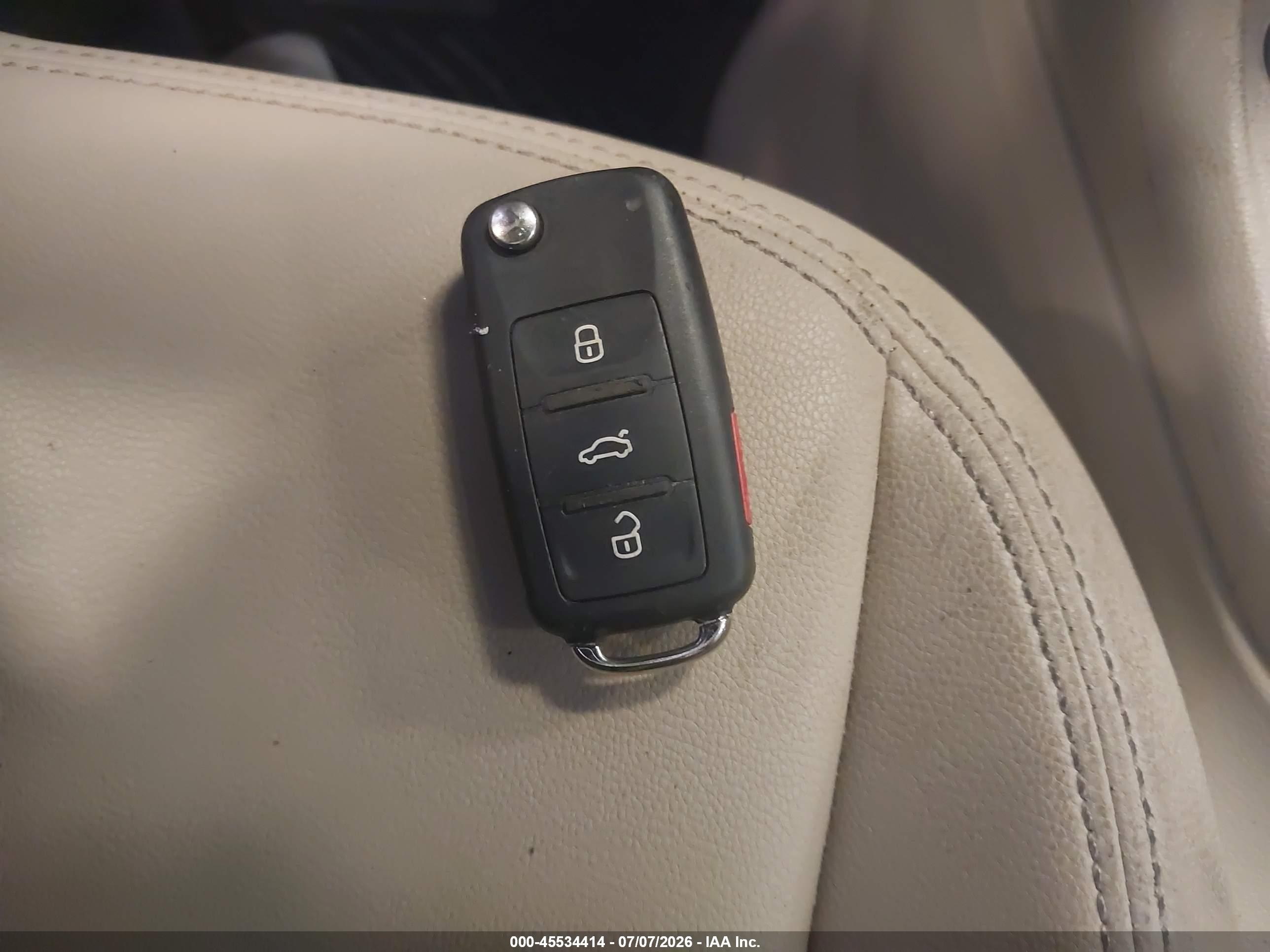 2013 Volkswagen Beetle 2.5l Red vin: 3VWJX7AT0DM614273