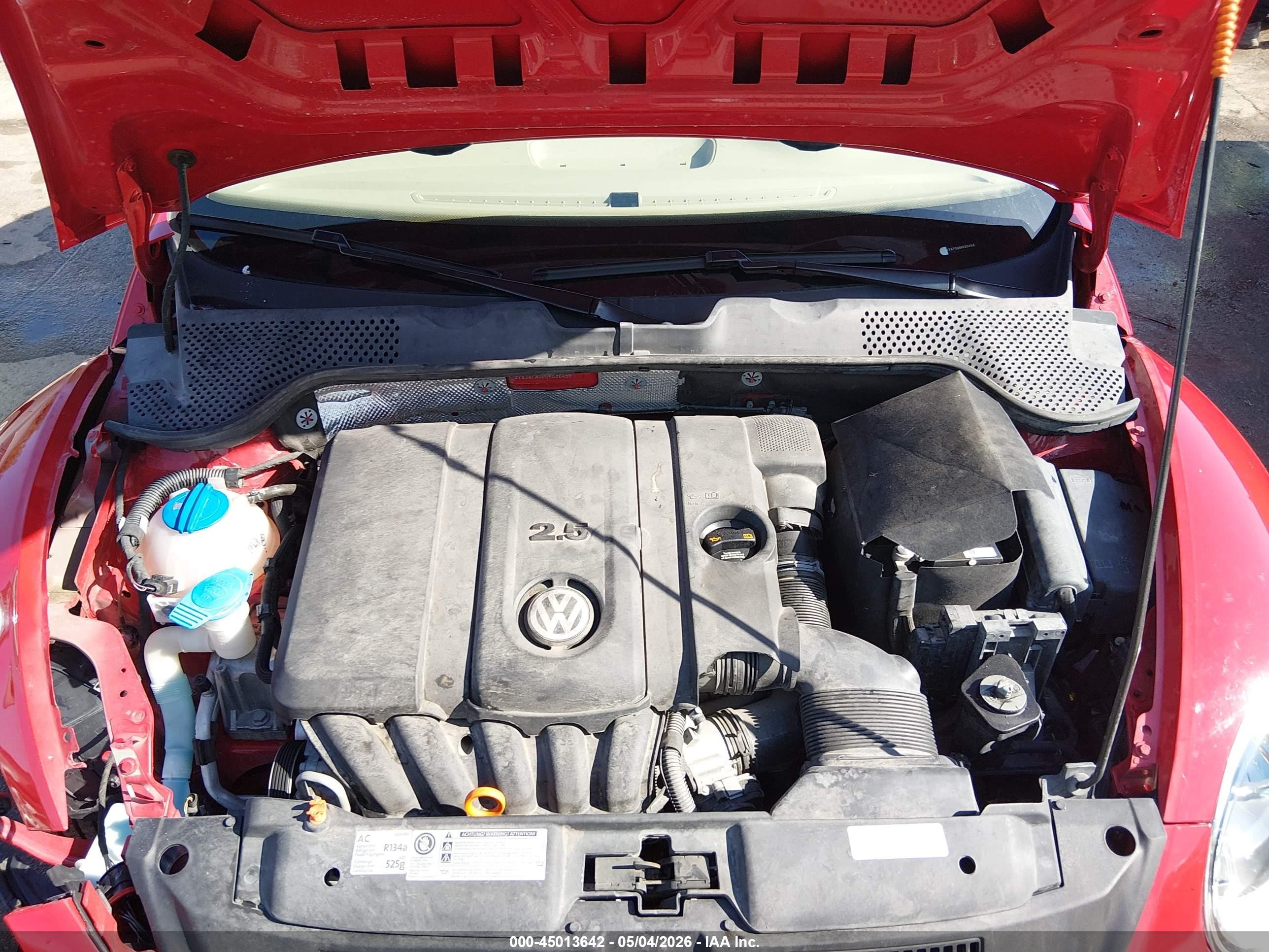 2013 Volkswagen Beetle 2.5l Red vin: 3VWJX7AT0DM630456