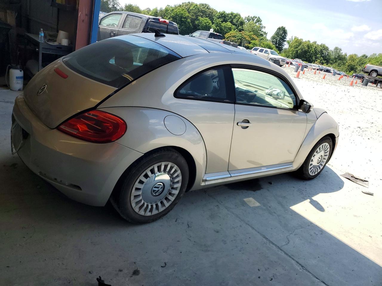 2013 Volkswagen Beetle Beige vin: 3VWJX7AT0DM671704