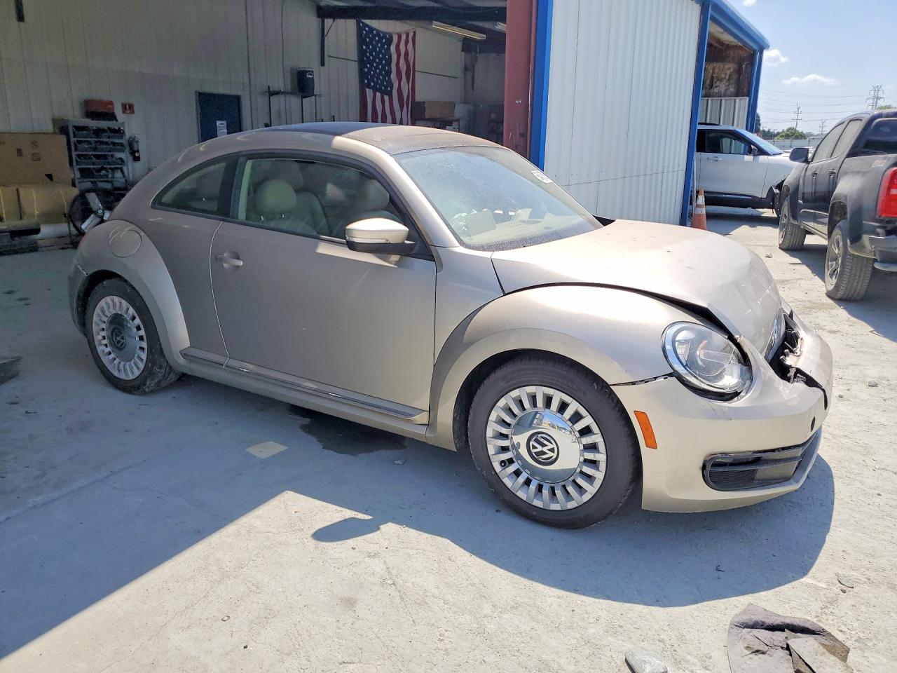 2013 Volkswagen Beetle Beige vin: 3VWJX7AT0DM671704
