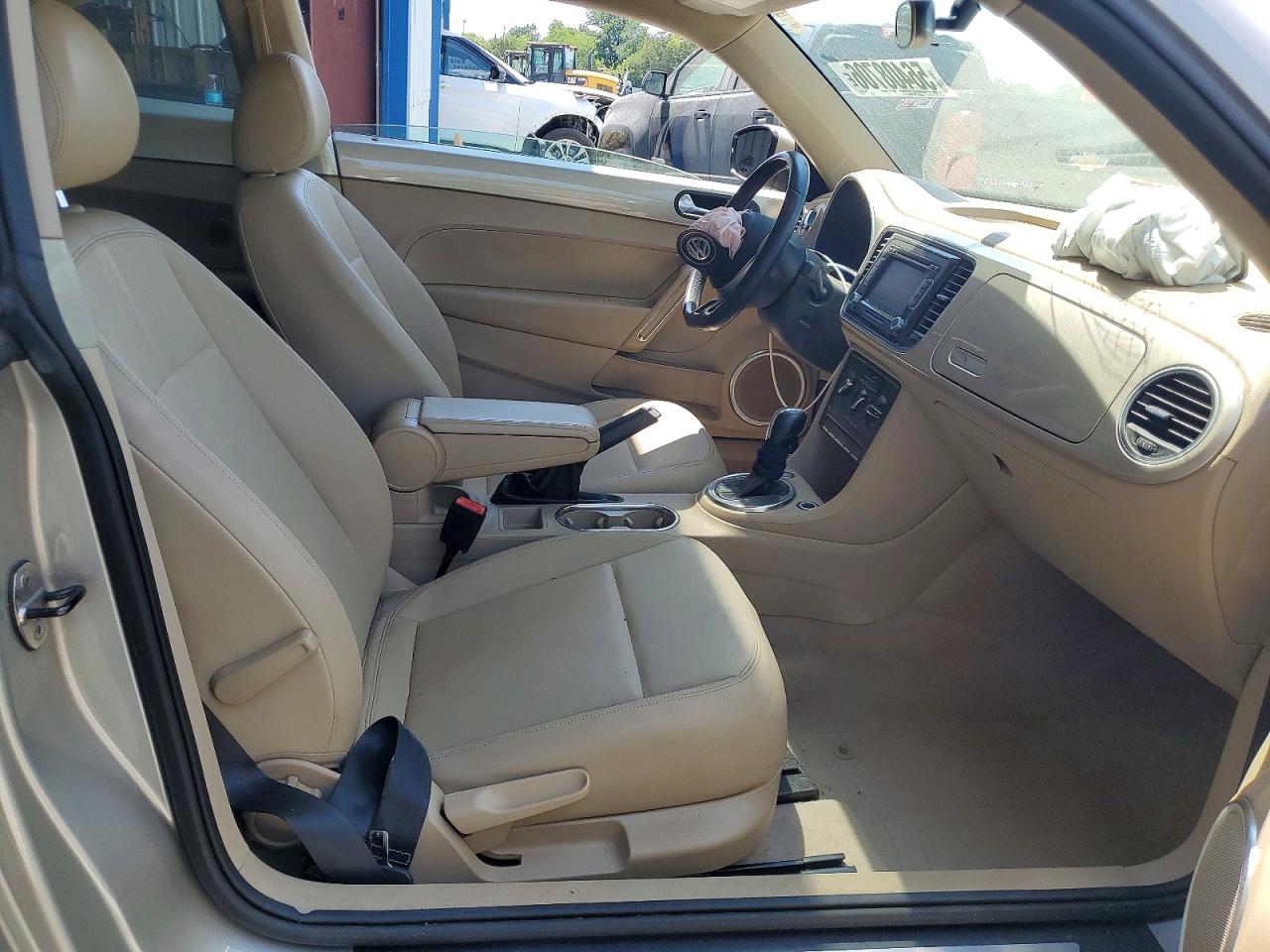 2013 Volkswagen Beetle Beige vin: 3VWJX7AT0DM671704
