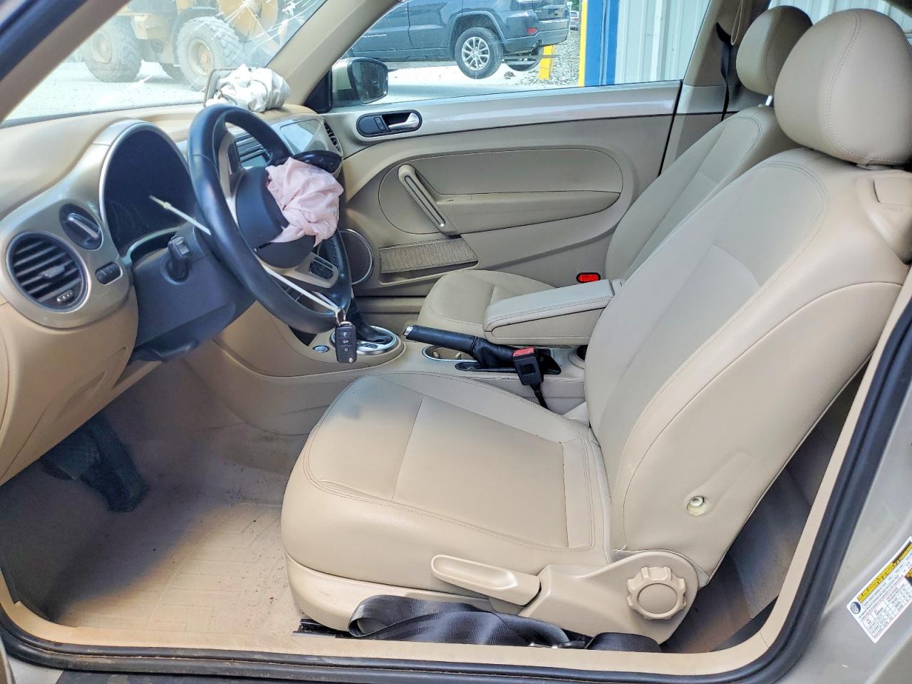 2013 Volkswagen Beetle Beige vin: 3VWJX7AT0DM671704