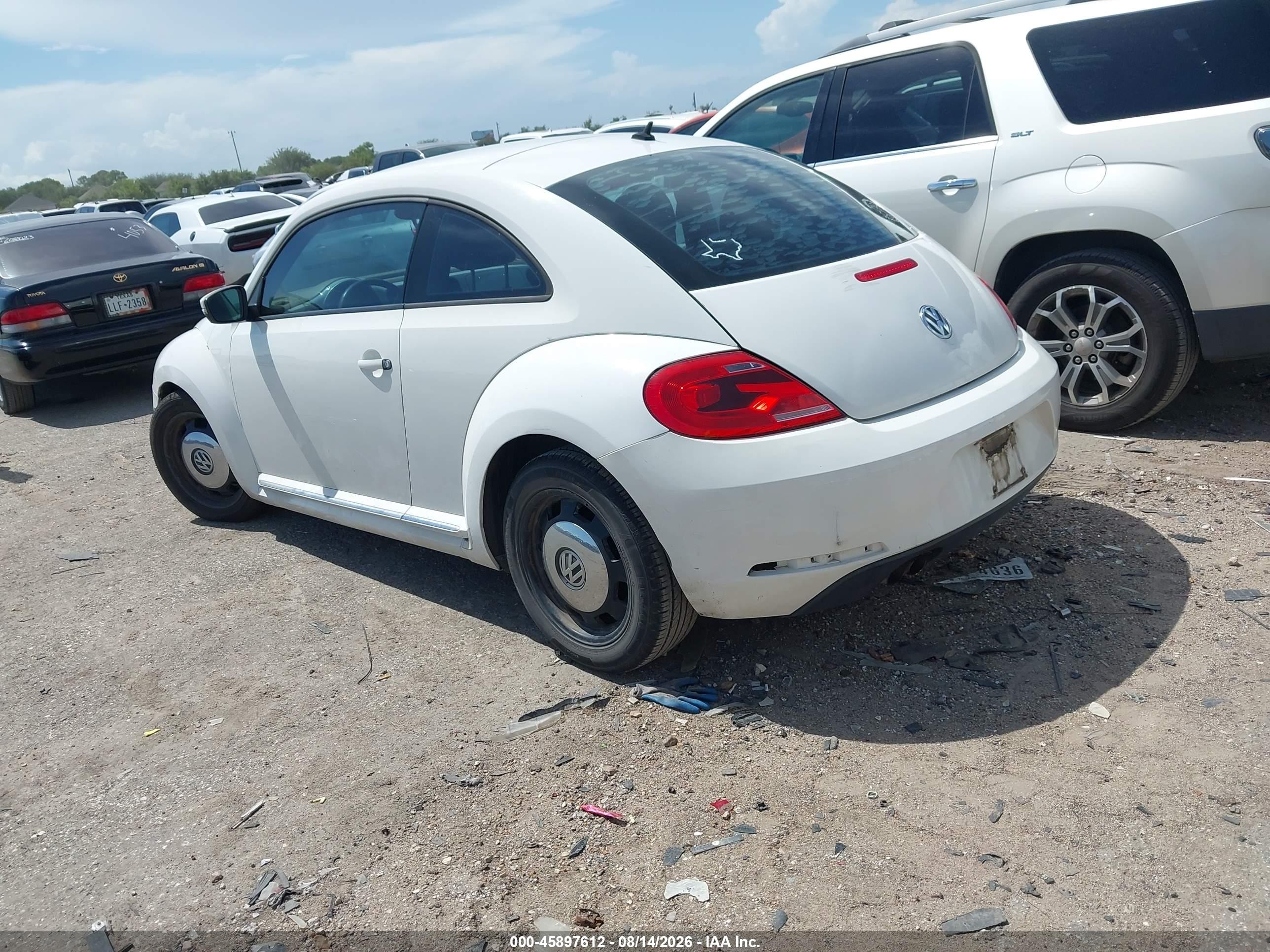 2013 Volkswagen Beetle 2.5l White vin: 3VWJX7AT0DM678121