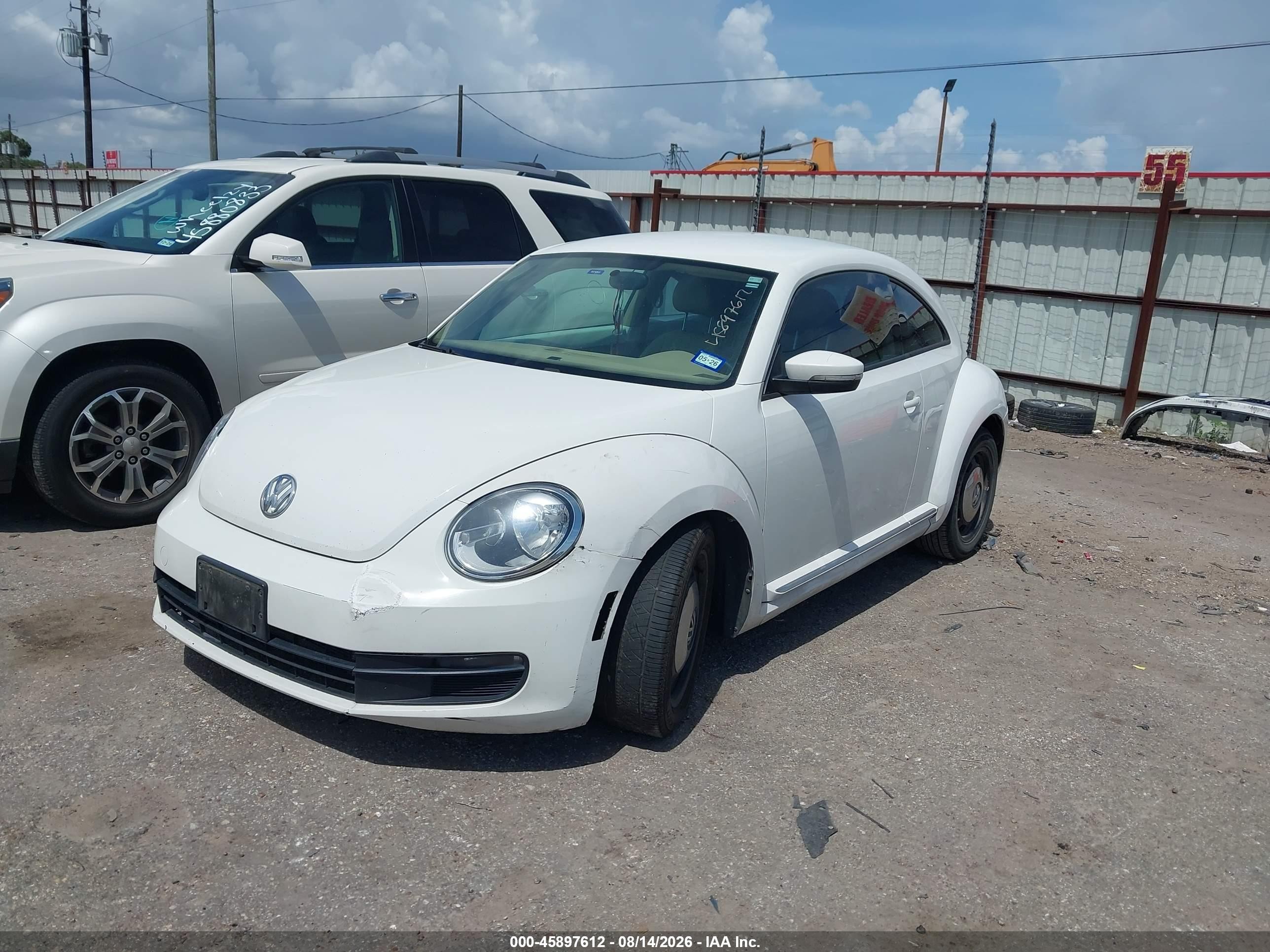 2013 Volkswagen Beetle 2.5l White vin: 3VWJX7AT0DM678121